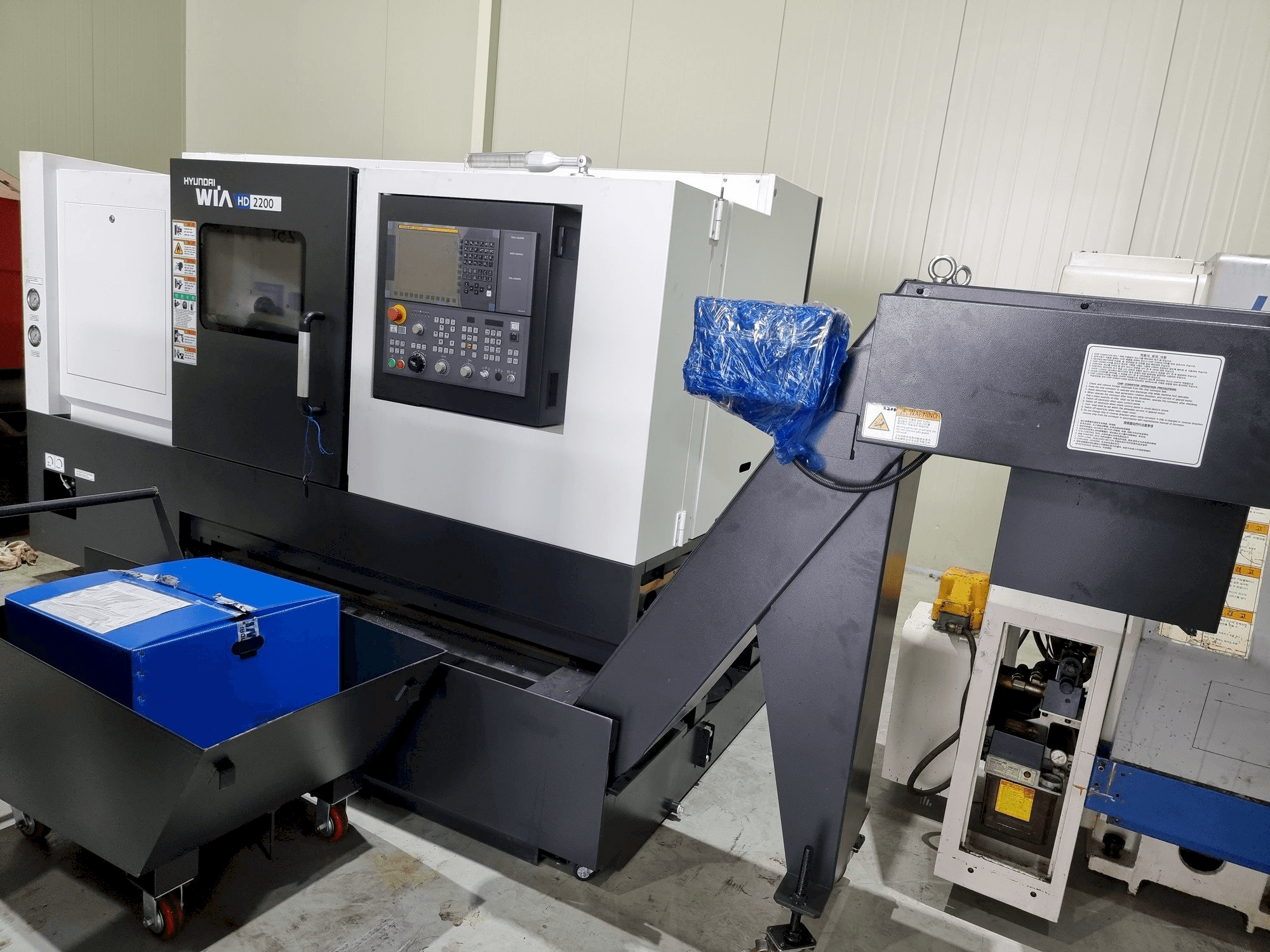 Vista frontale della macchina Hyundai Wia HD2200