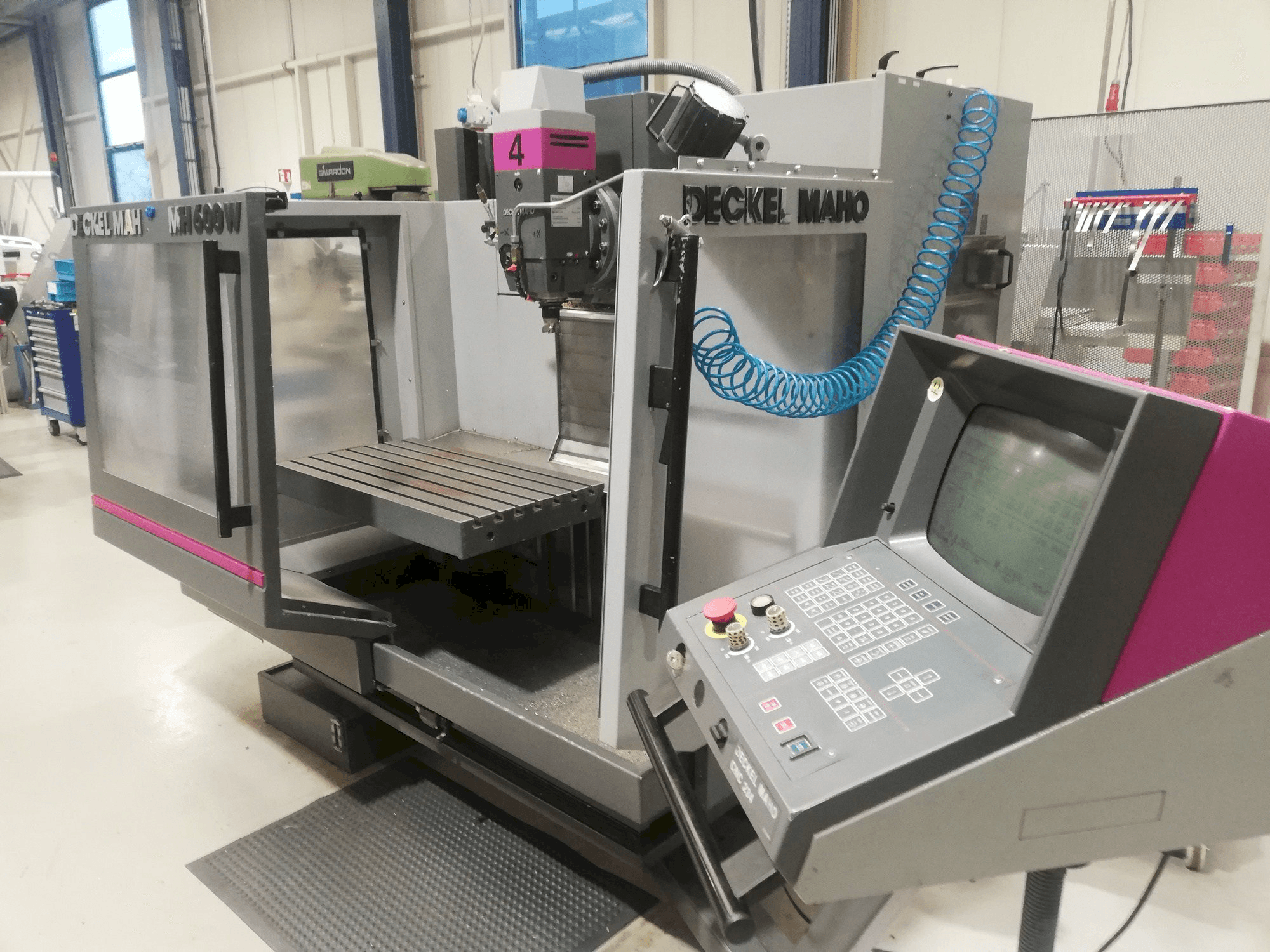 Vista frontale della macchina DECKEL MAHO MH 600W