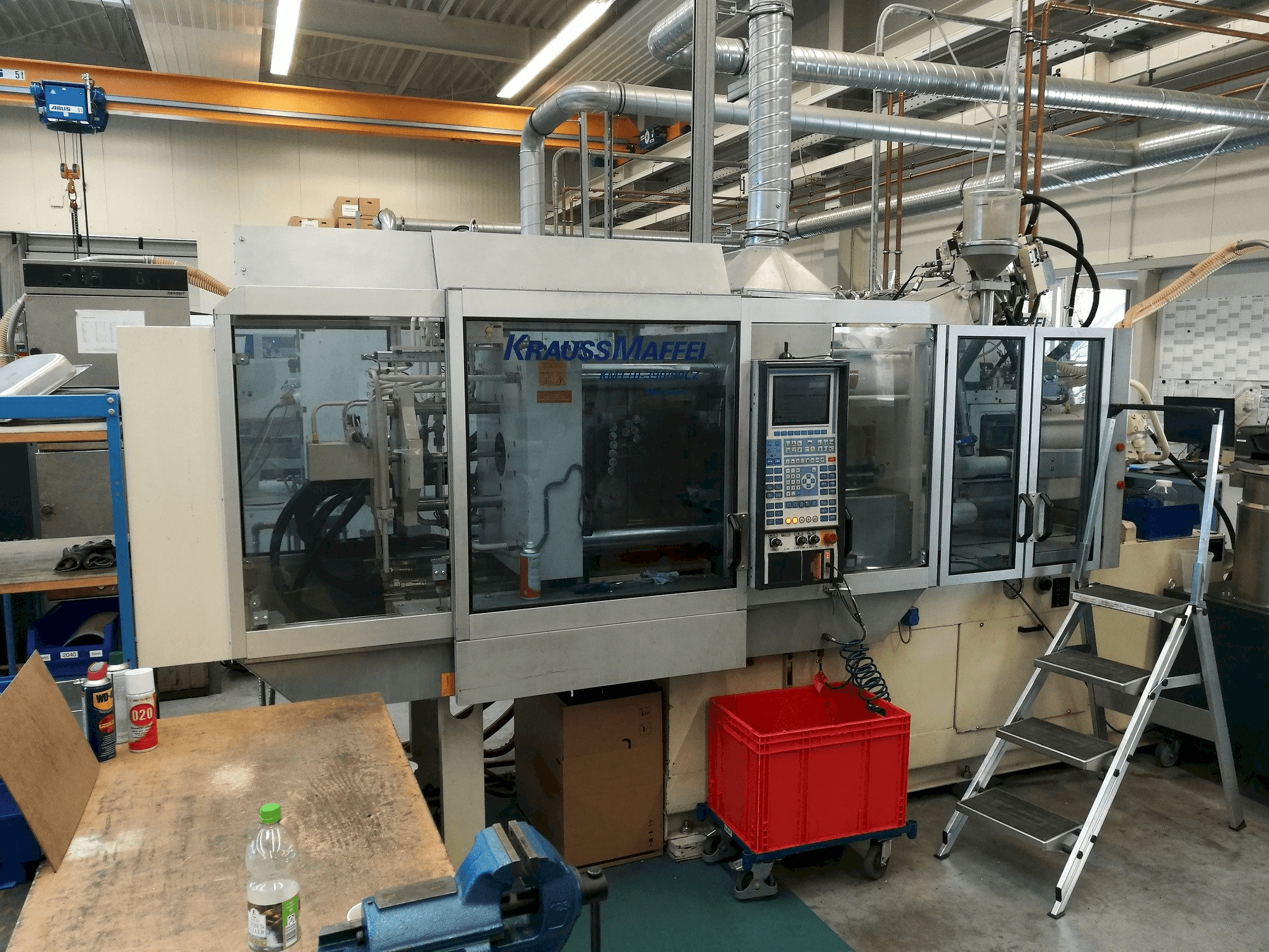 Vista frontale della macchina Krauss Maffei 110-390/90 CZ