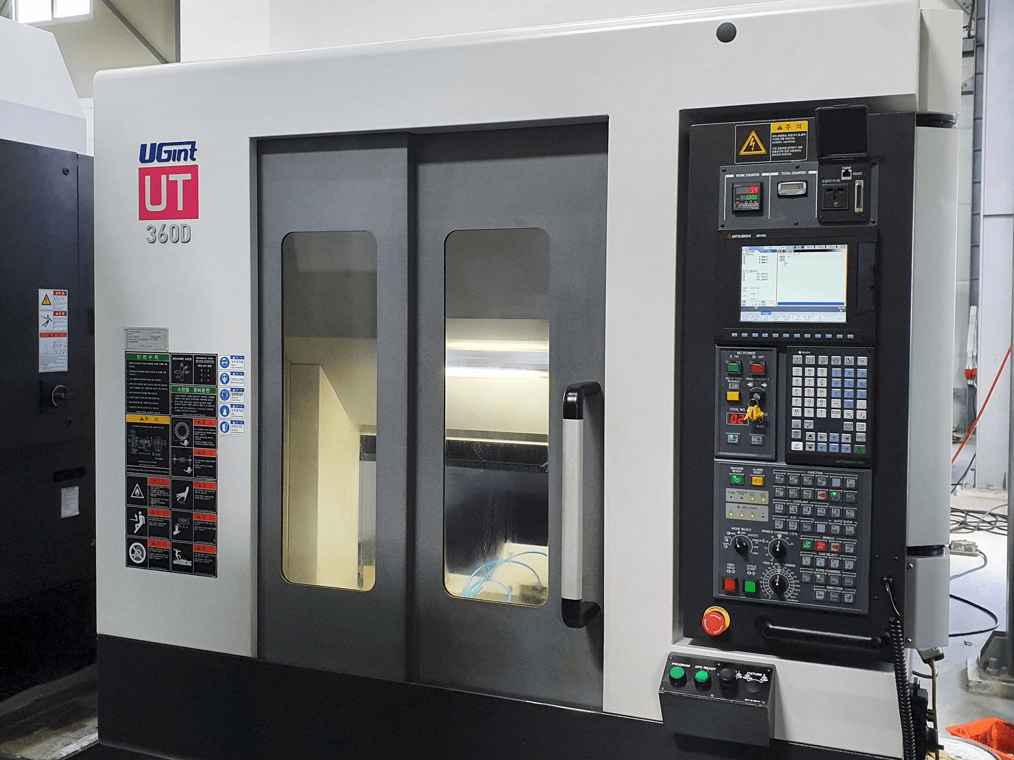 Vista frontale della macchina UGINT UT360D