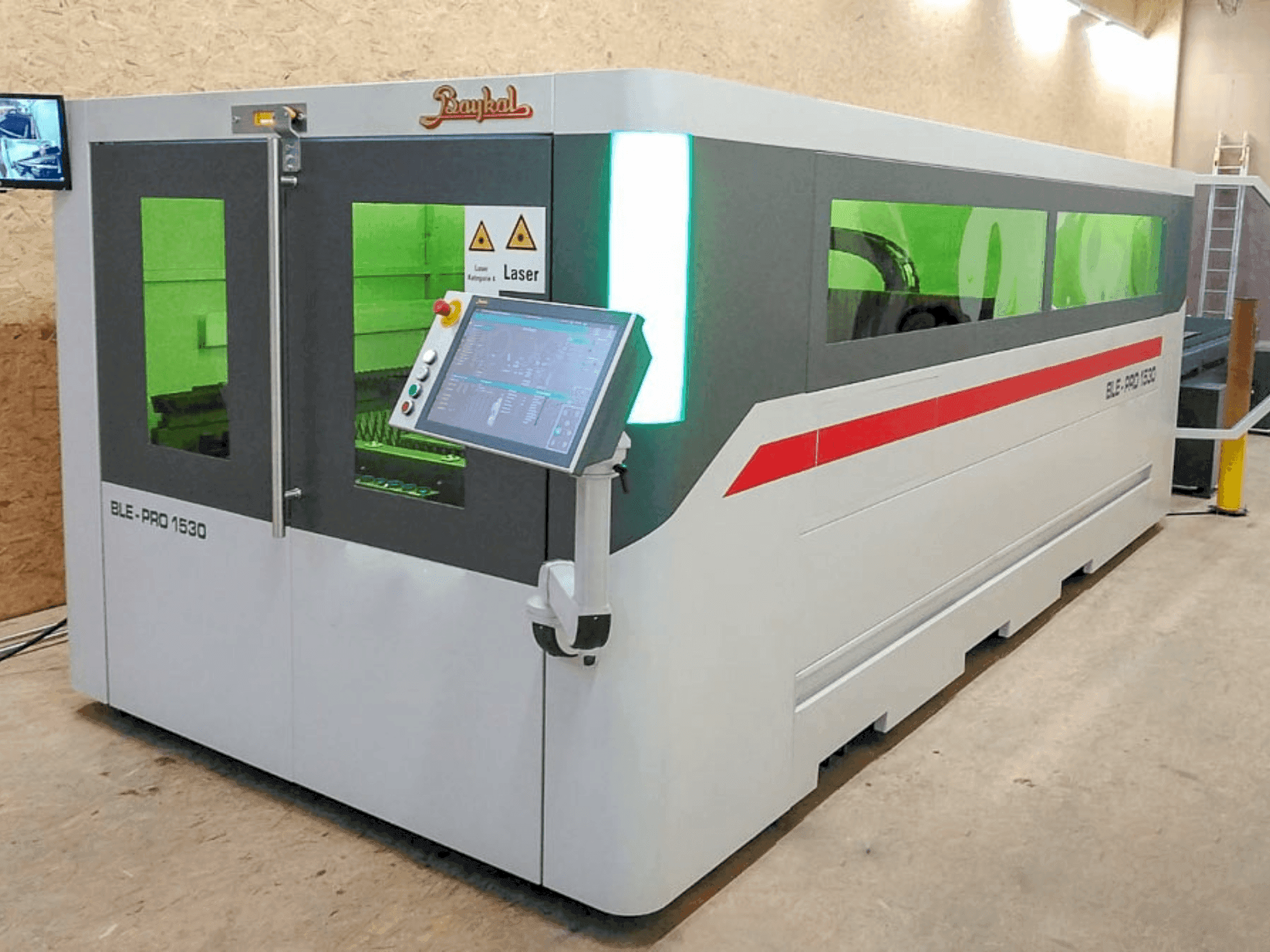 Vista frontale della macchina Baykal BLE PRO 1530