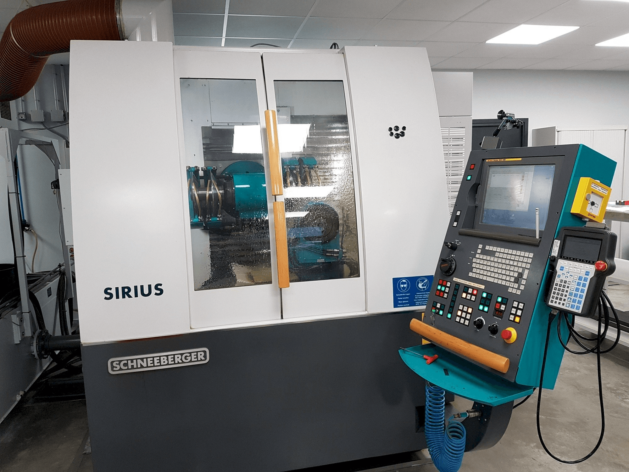 Vista frontale della macchina Schneeberger Sirius HPM