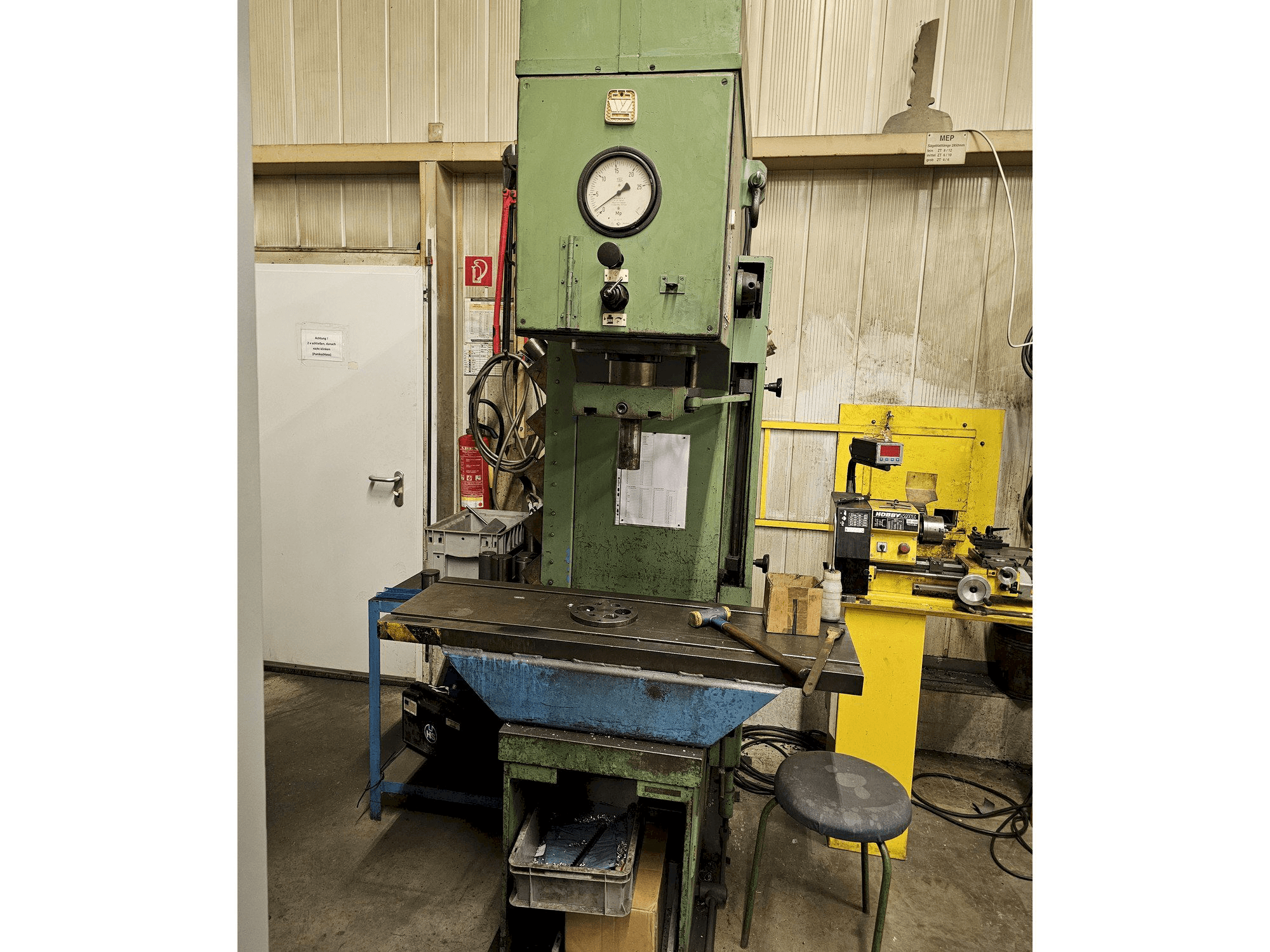 Vista frontale della macchina VEB PYE/25/1