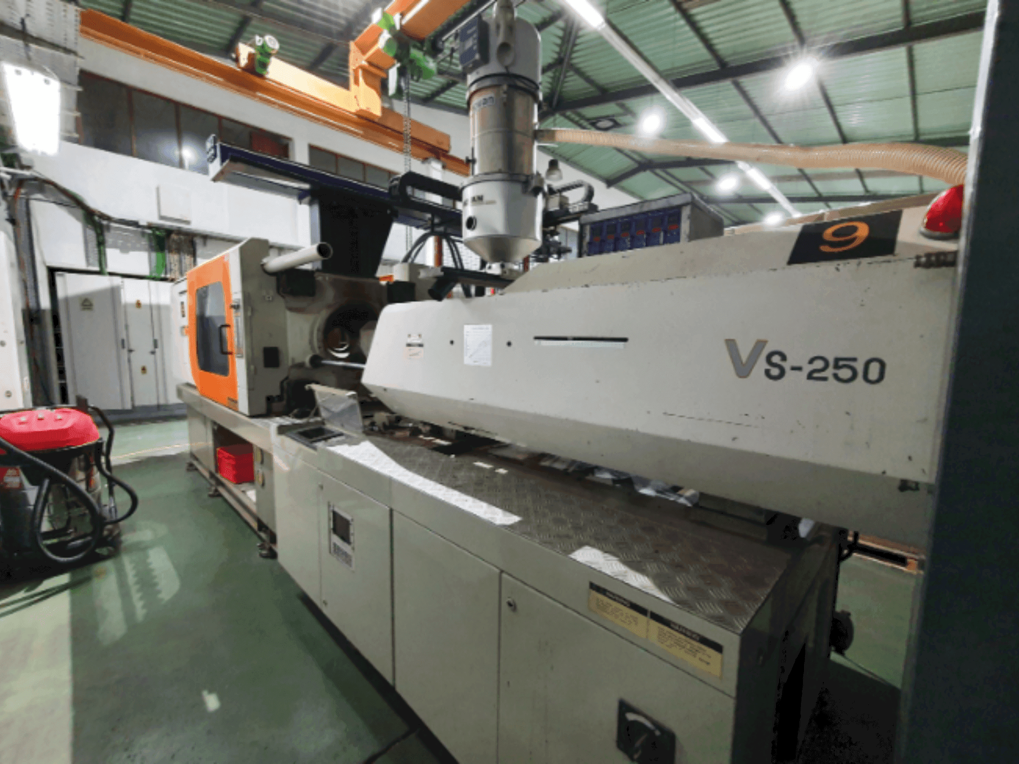 Vista frontale della macchina Victor VS-250