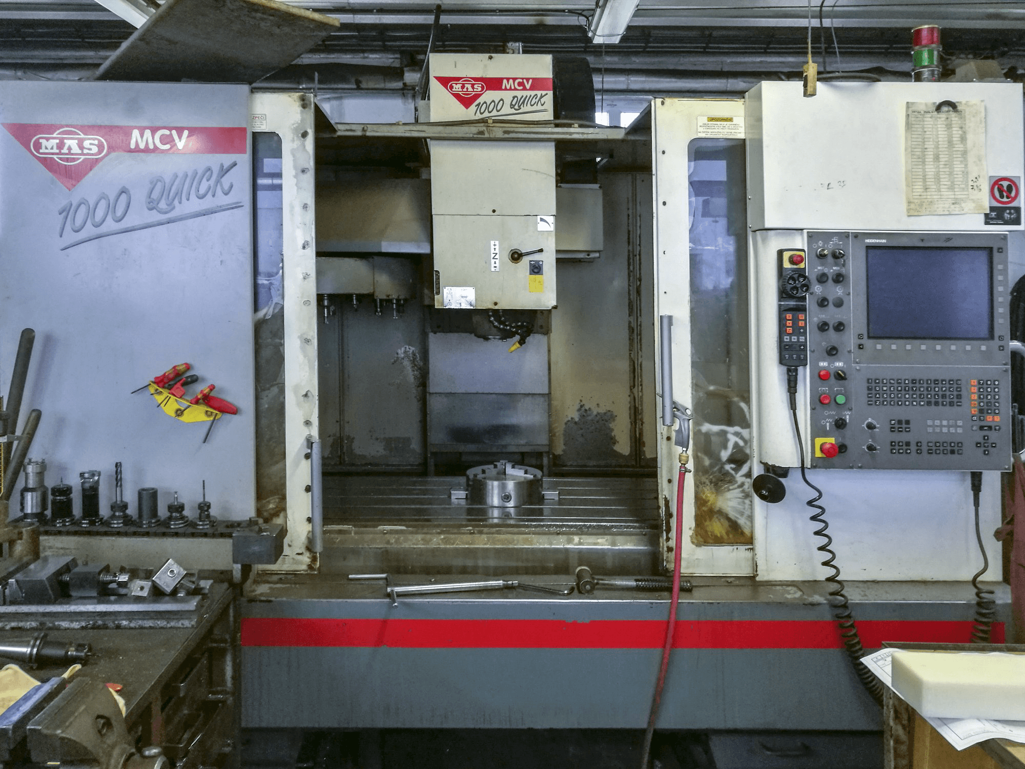 Vista frontale della macchina KOVOSVIT MAS MCV 1000 Quick
