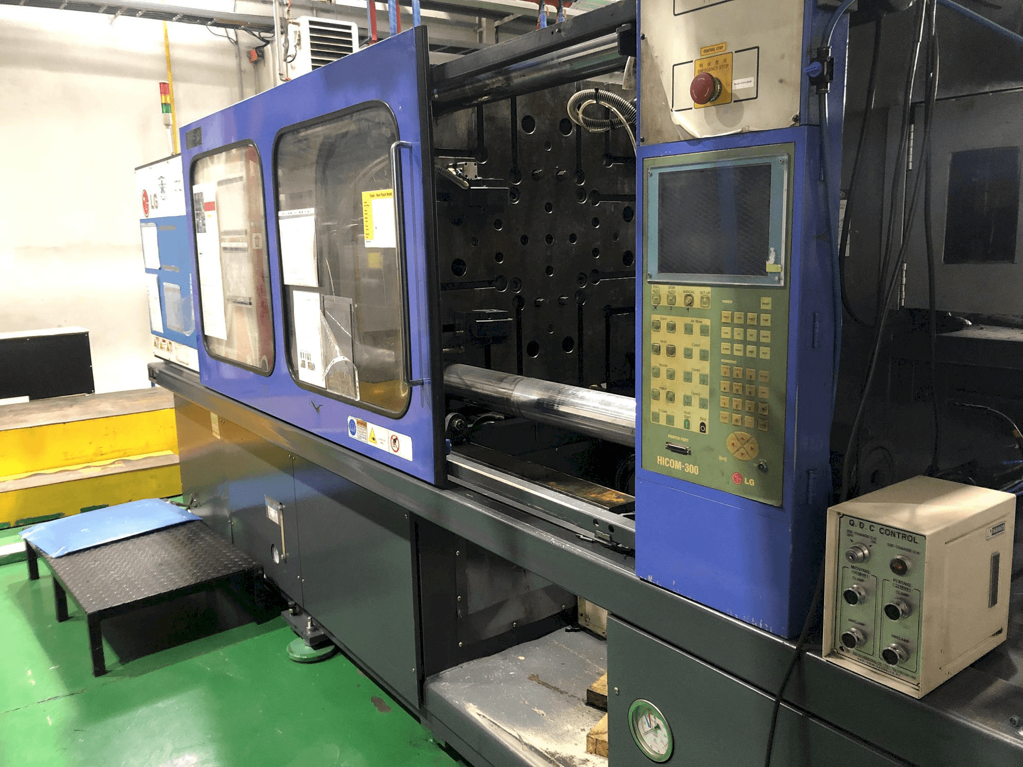 Vista frontale della macchina LG LGH-350N