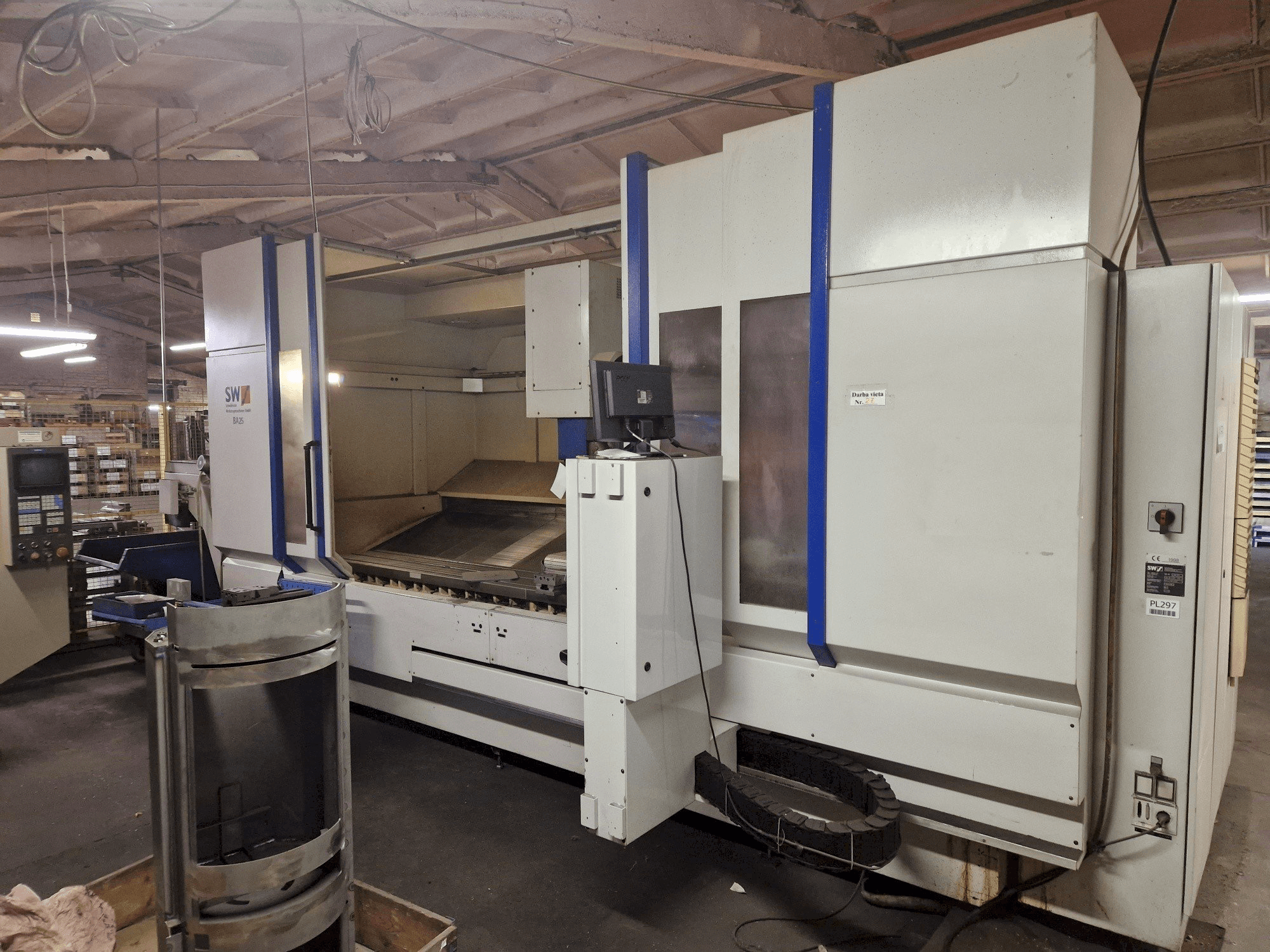 Vista frontale della macchina SW BA 25