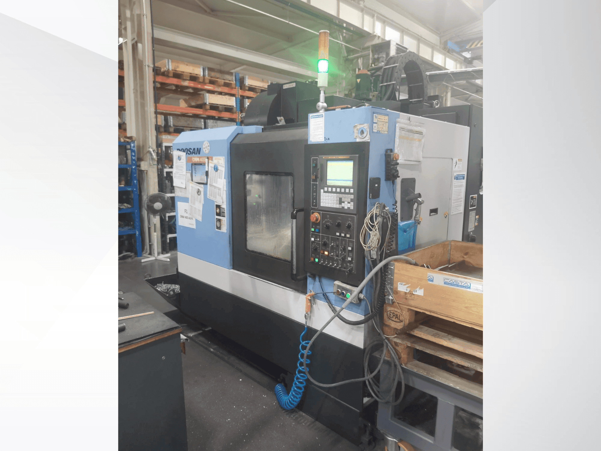 Vista frontale della macchina DOOSAN DNM 400A