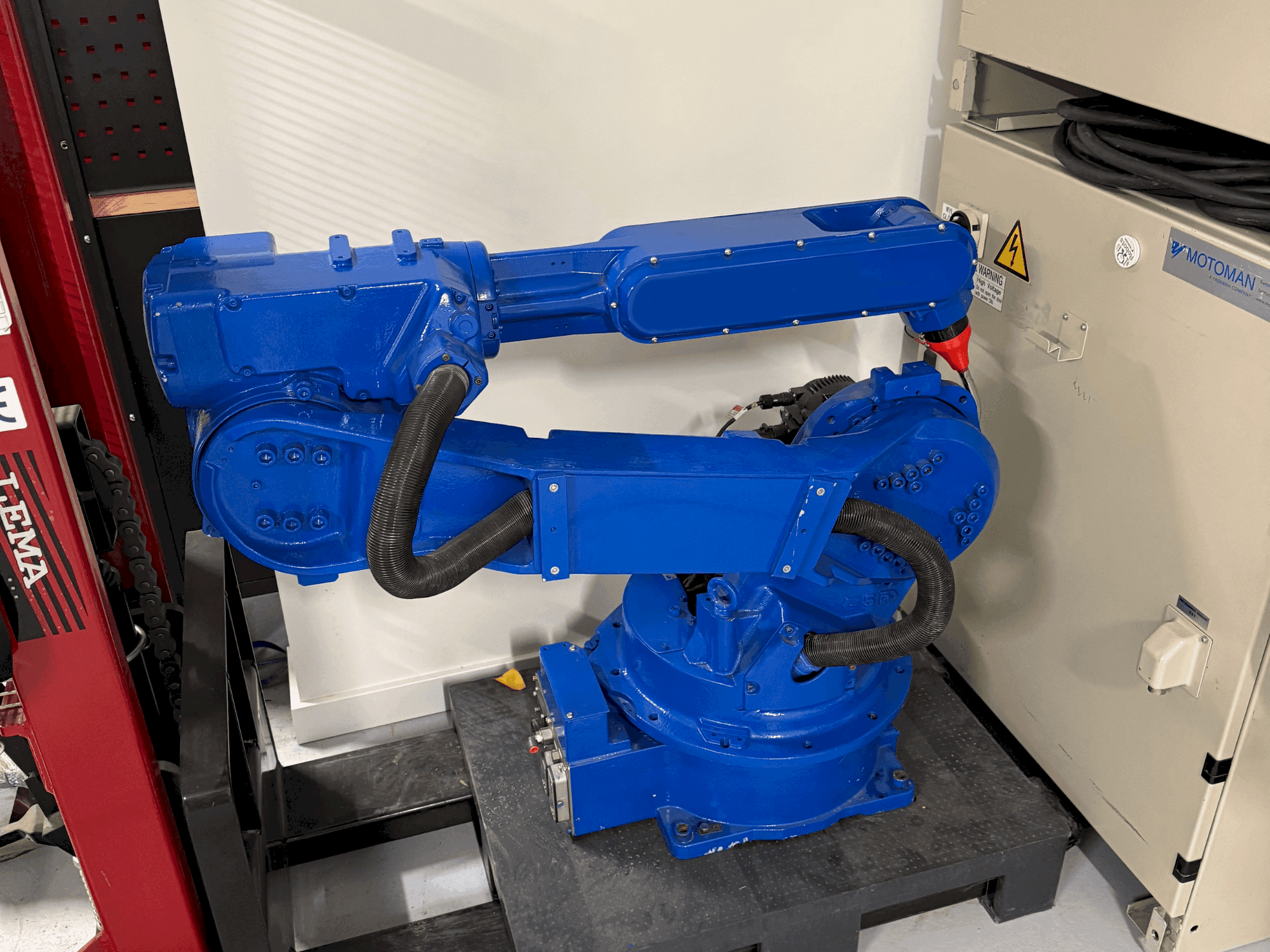 Vista frontale della macchina Yaskawa Motoman YR HP 20D