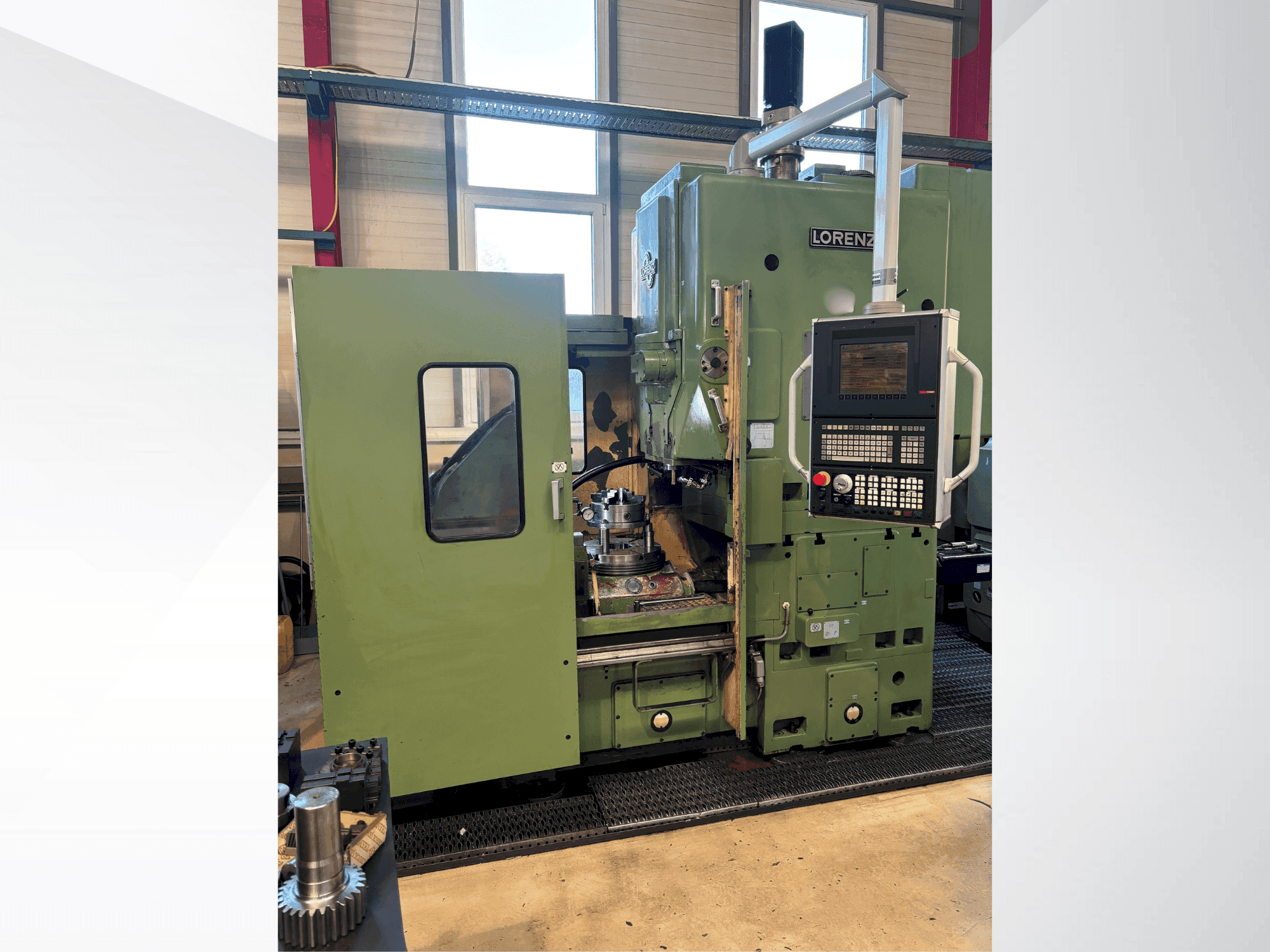 Vista frontale della macchina LORENZ LS 420