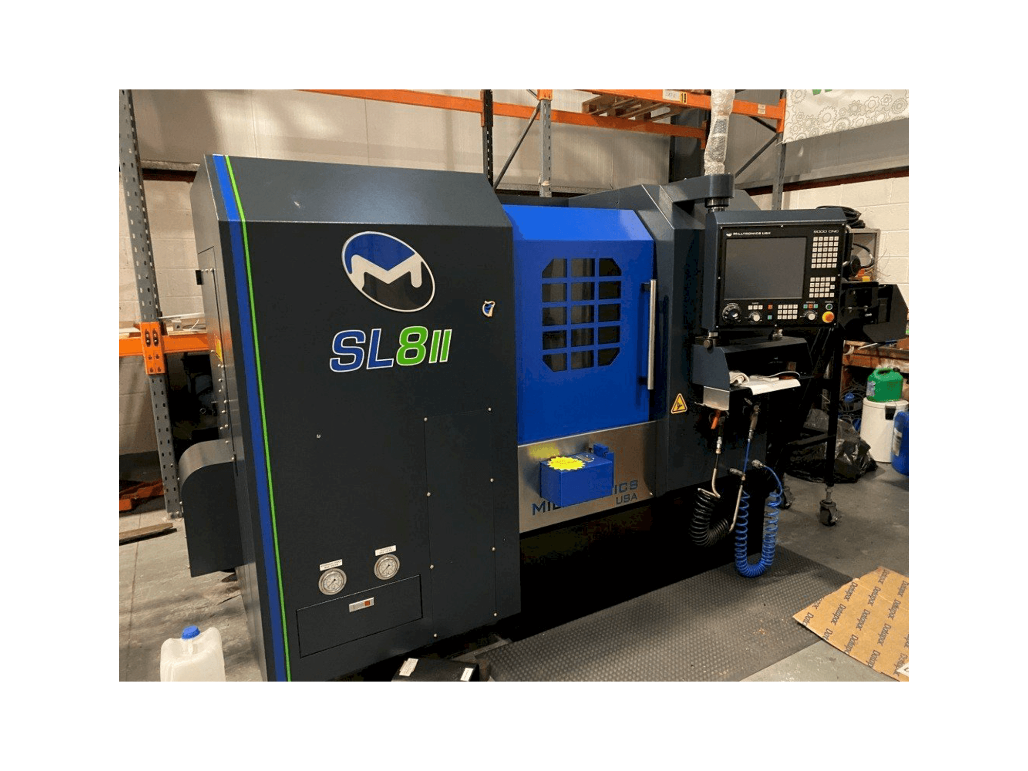 Vista frontale della macchina MILLTRONICS SL8-II