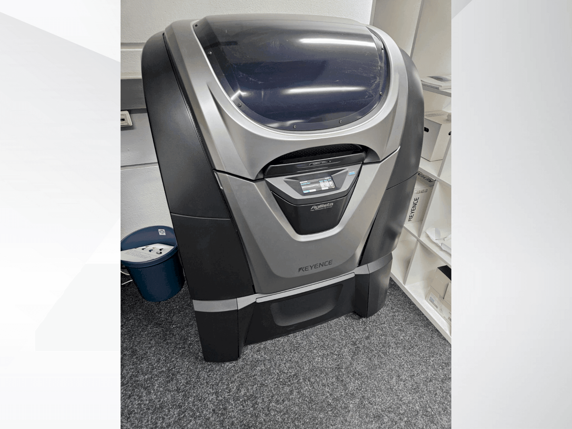 Vista frontale della macchina KEYENCE Agilista 3200 W