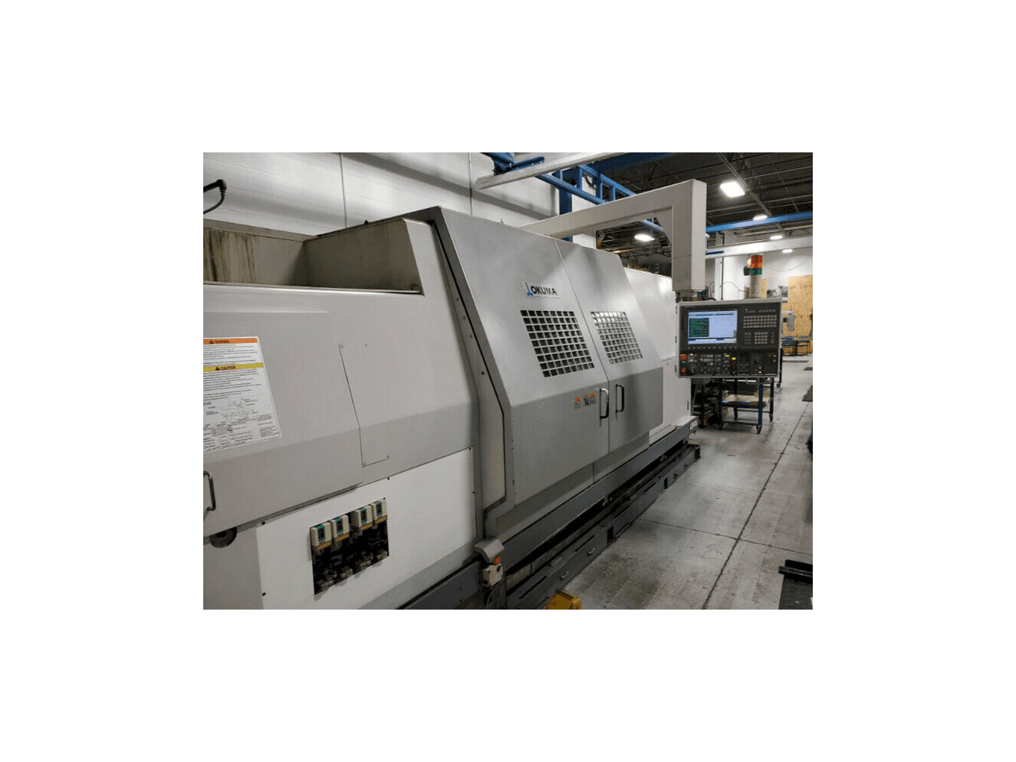 Vista laterale sinistra della macchina Okuma LB45 II