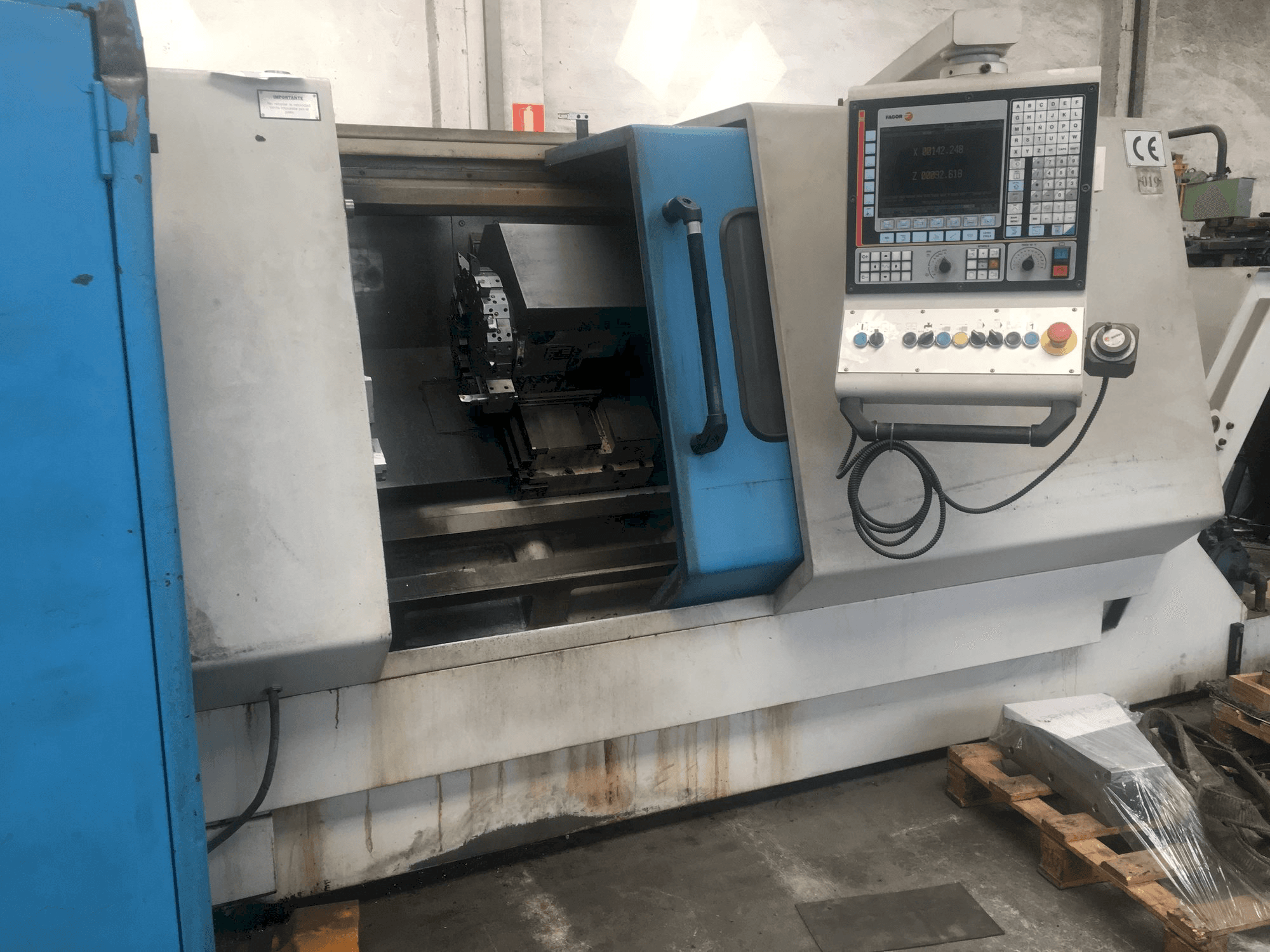 Vista frontale della macchina Lealde TCN10-L