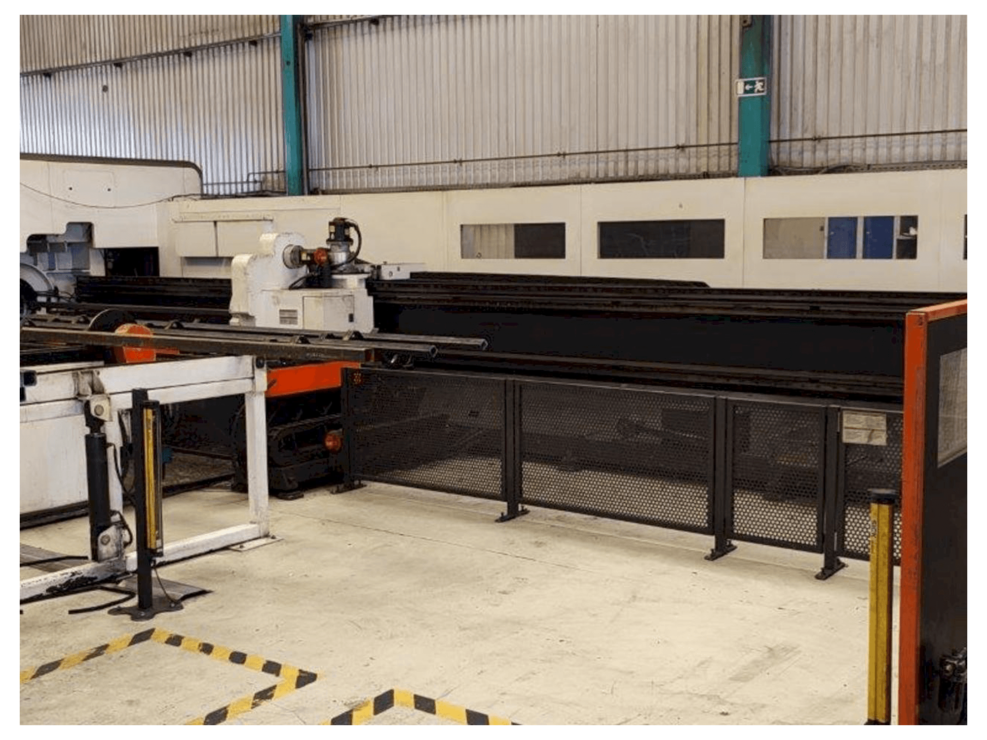 Vista frontale della macchina Mazak Fabri Gear 220 4kW