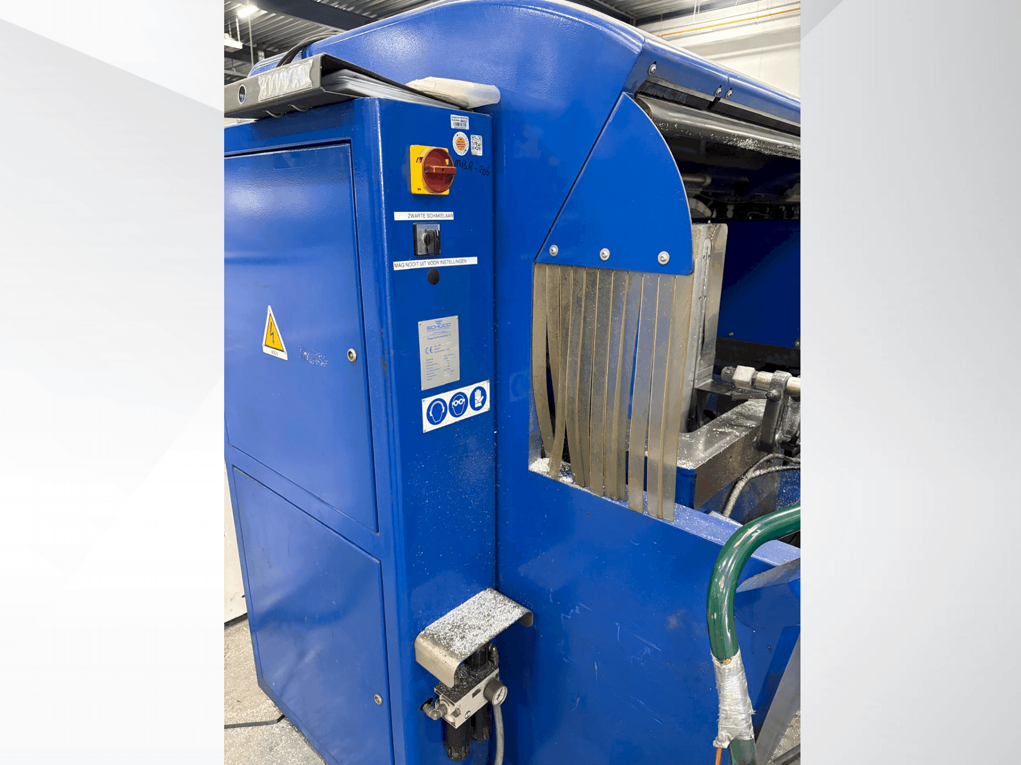 Vista frontale della macchina SCHÜCO B 50 S