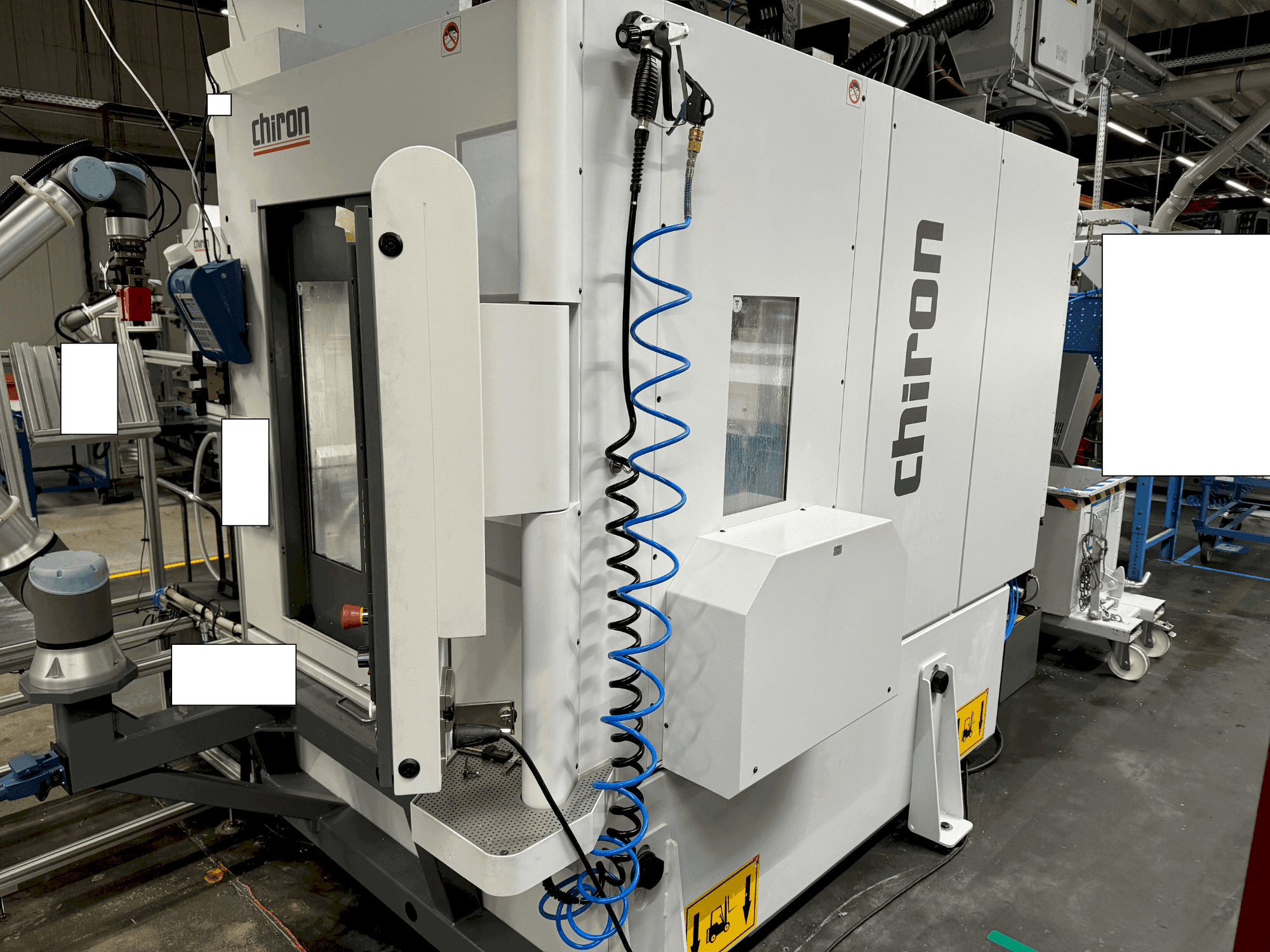 Vista frontale della macchina CHIRON FZ12 FX