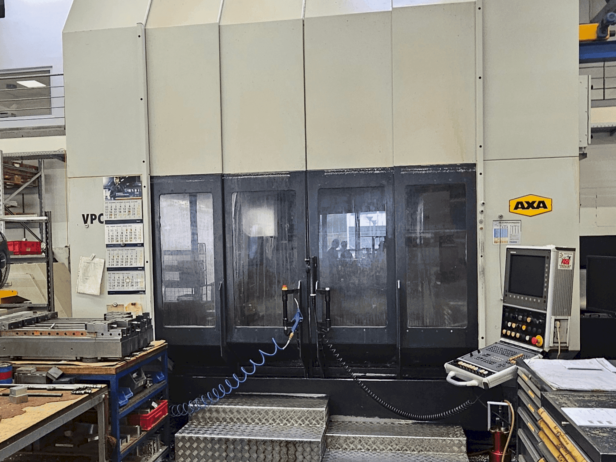 Vista frontale della macchina AXA VPC-40-U