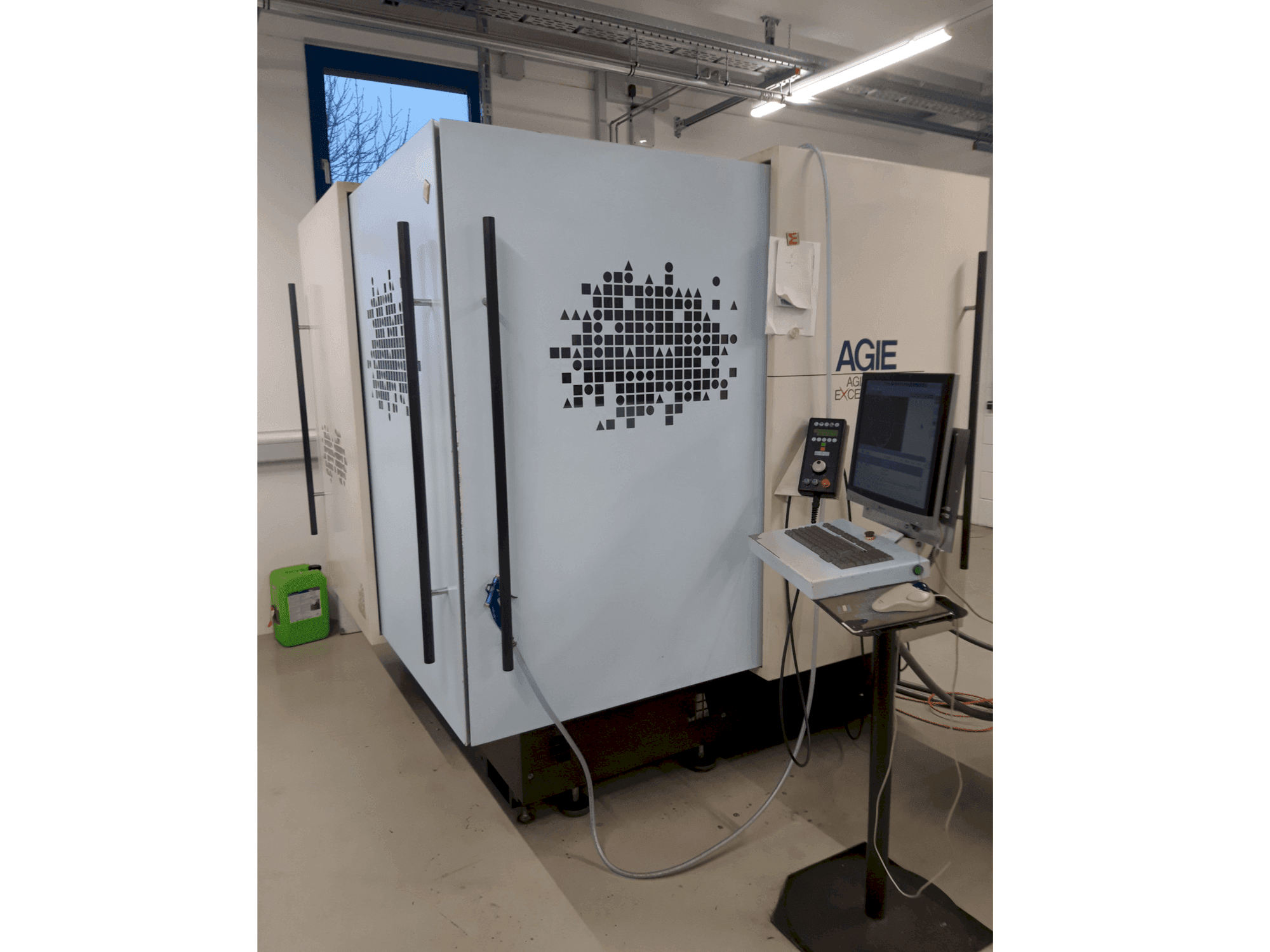 Vista frontale della macchina AGIE Agiecut Excellence 2F