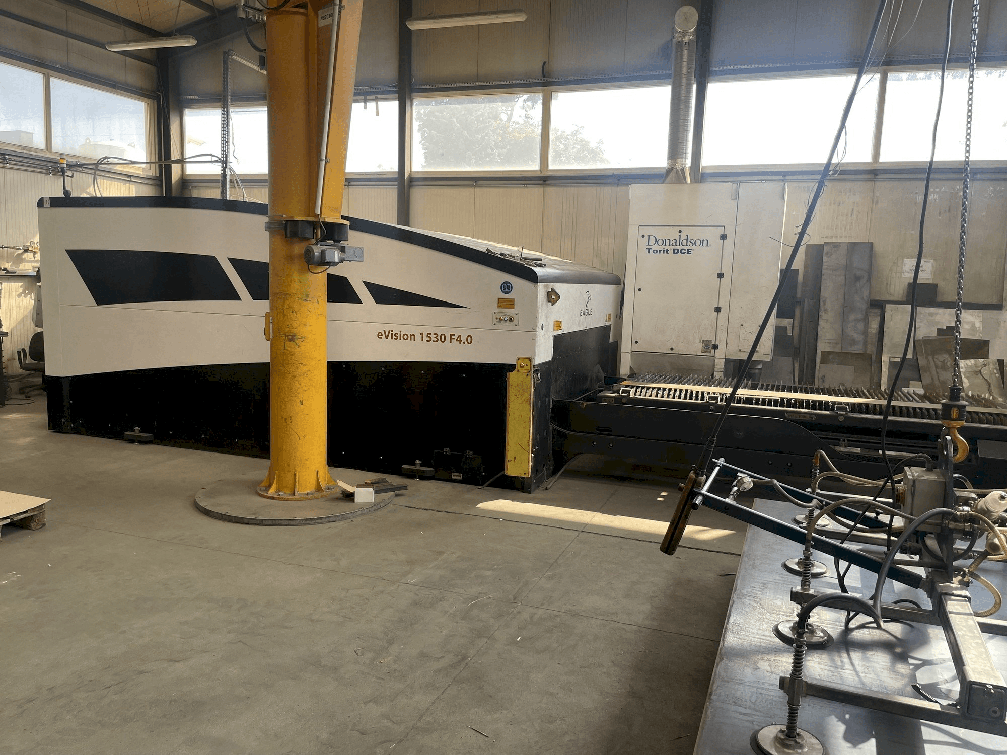 Vista frontale della macchina EAGLE eVision 1530 F4.0