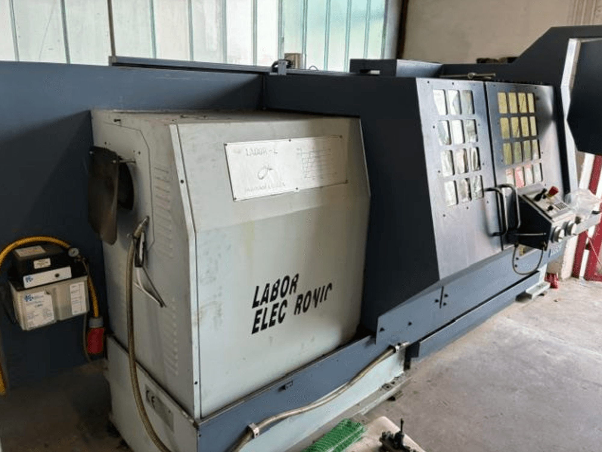 Tornio orizzontale PADOVANI E255/1500, vista laterale con comandi, quadro elettrico e caratteristiche operative.