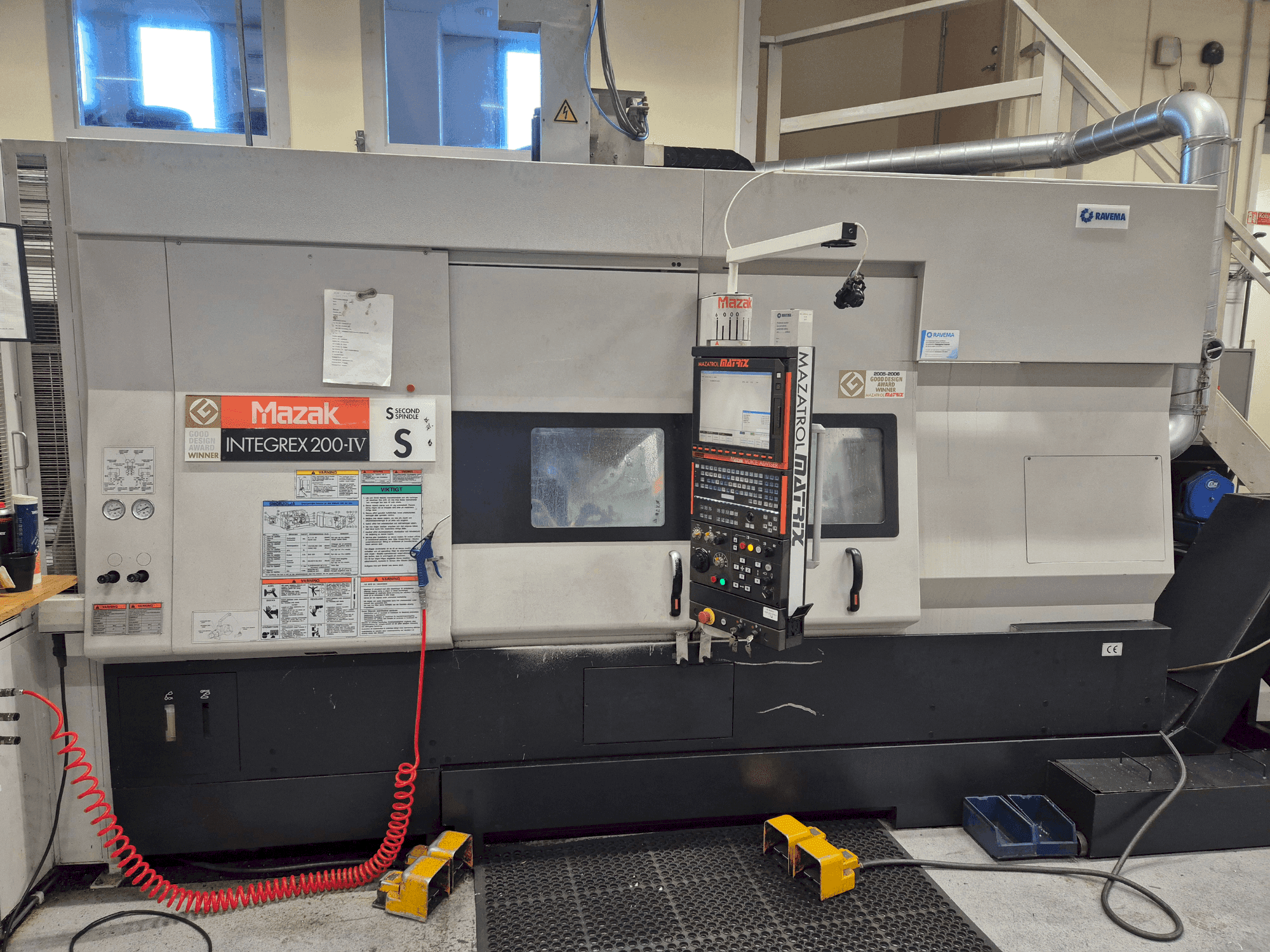 Vista frontale della macchina Mazak Integrex 200 IV S with Gantry loader