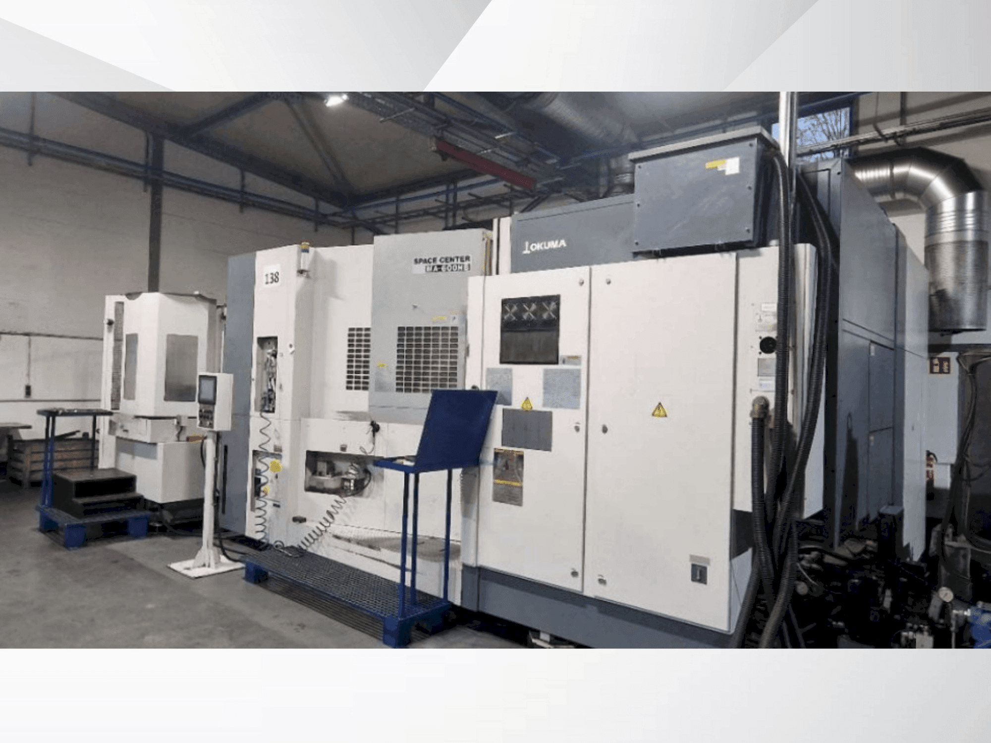 Vista frontale della macchina Okuma MA-600 HB