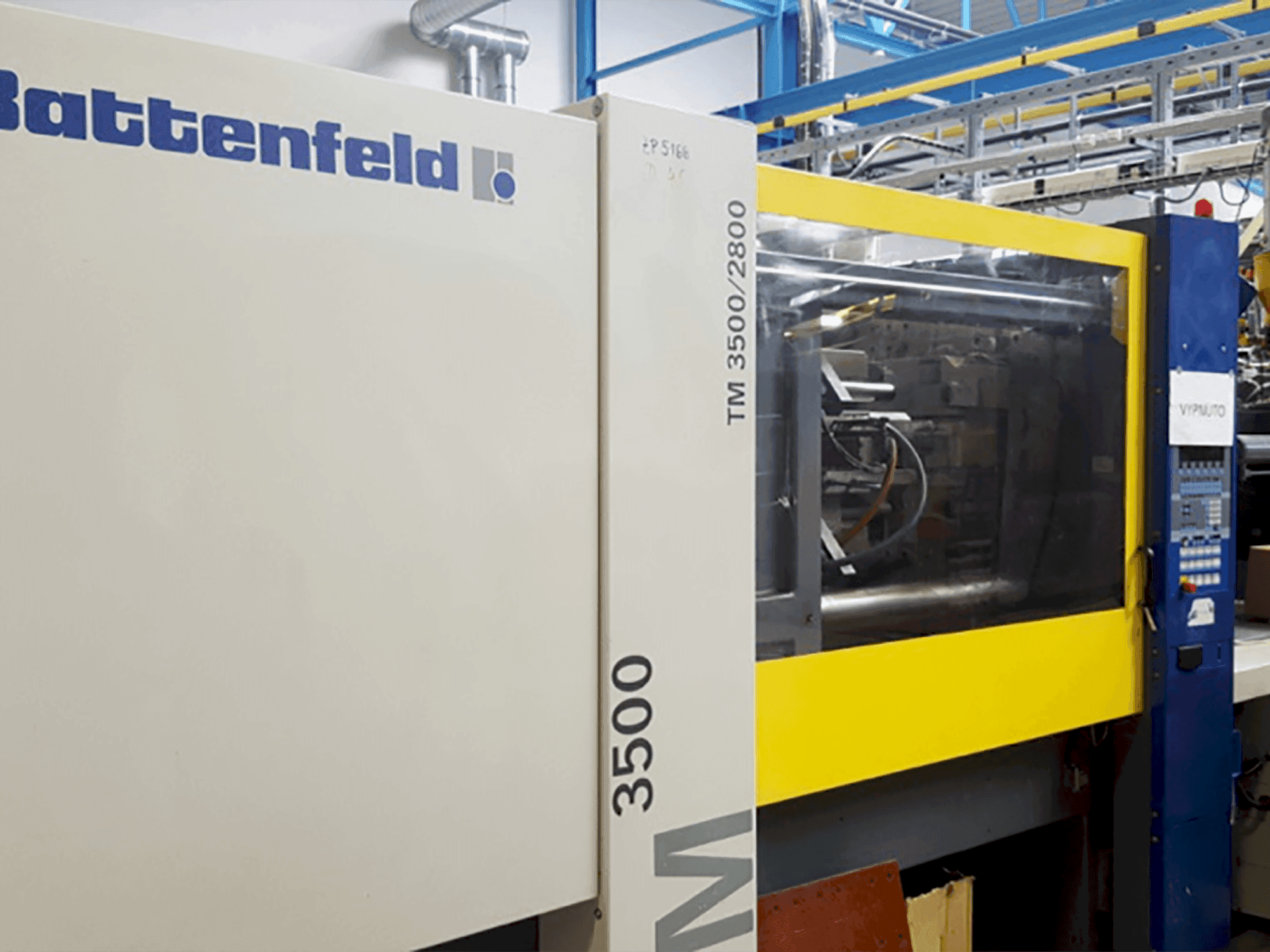Vista frontale della macchina Battenfeld TM 3500/2800
