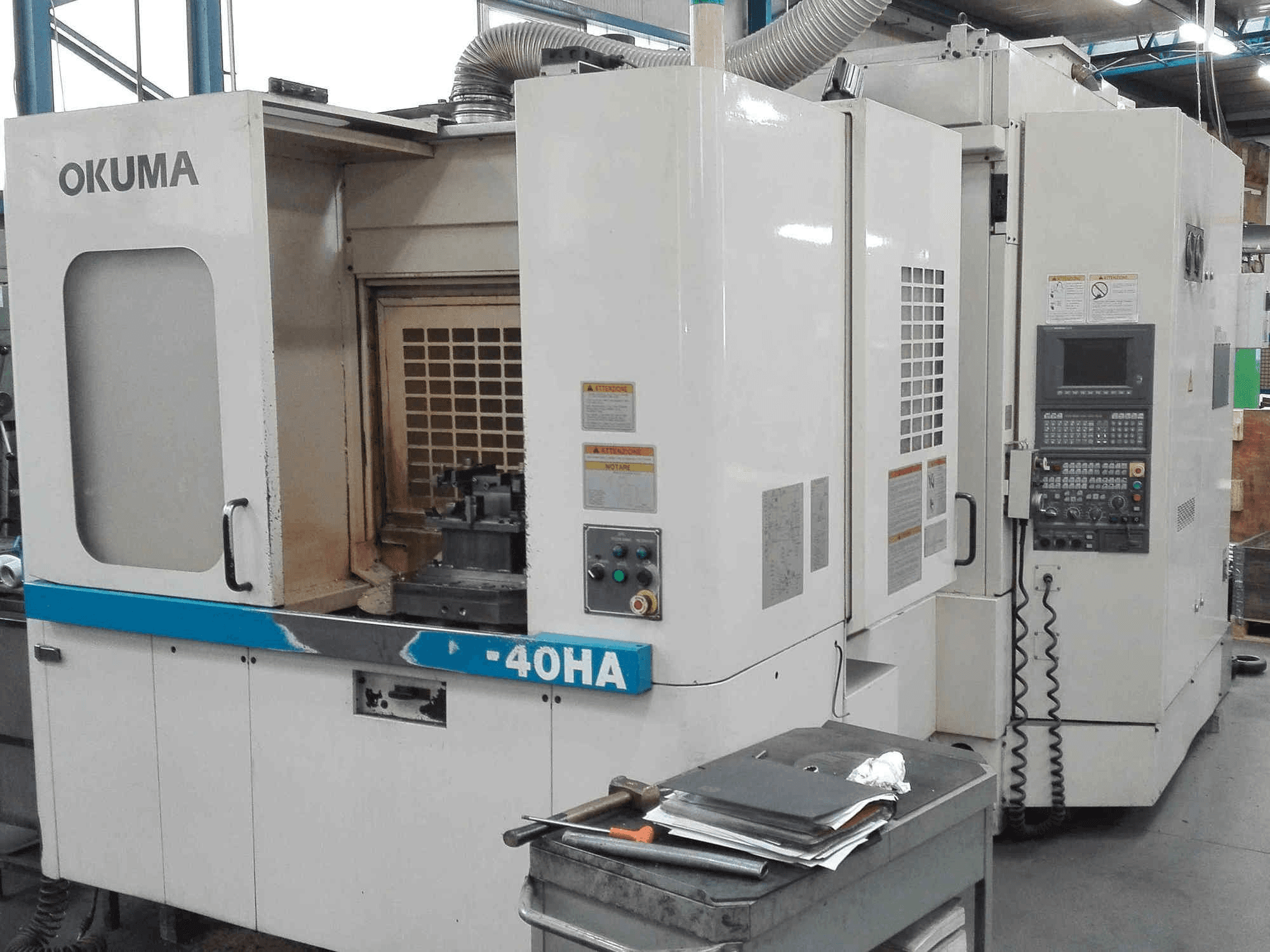 Vista frontale della macchina Okuma MX 40HA
