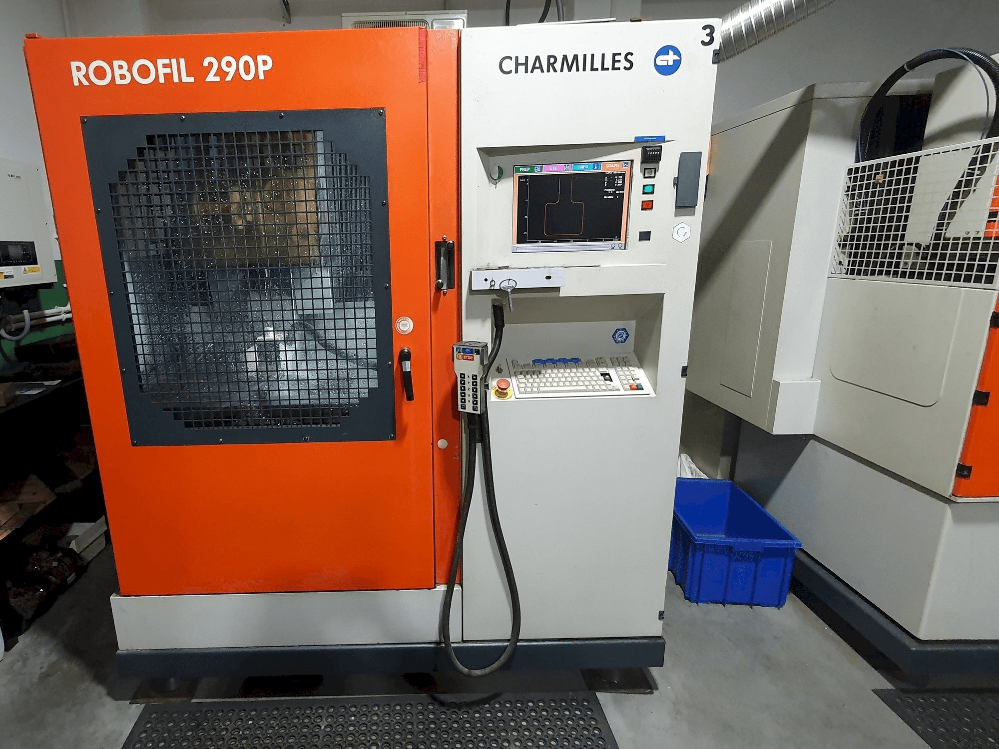 Vista frontale della macchina CHARMILLES Robofil 290P