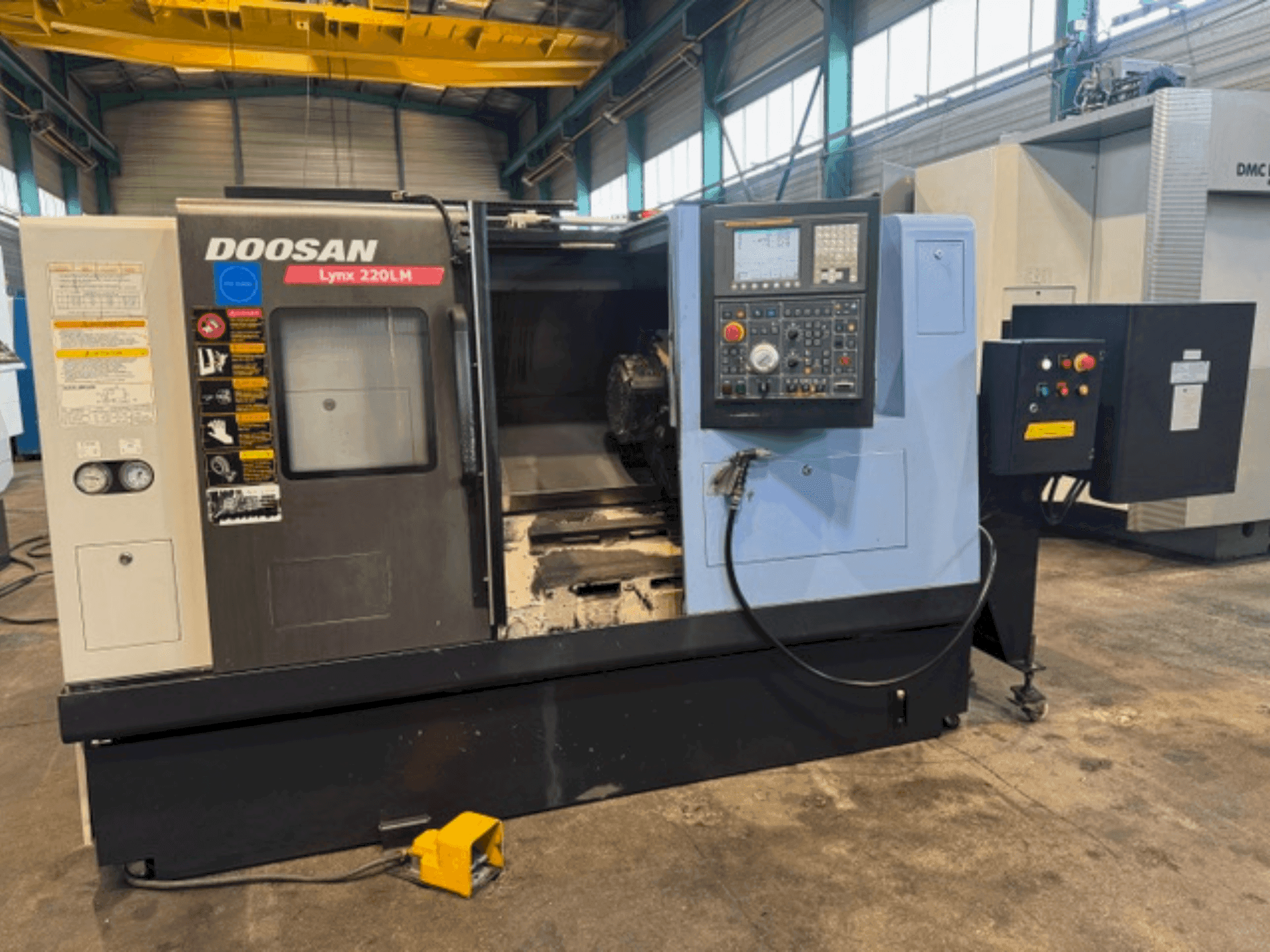 Vista frontale della macchina DOOSAN LYNX 220 LMA