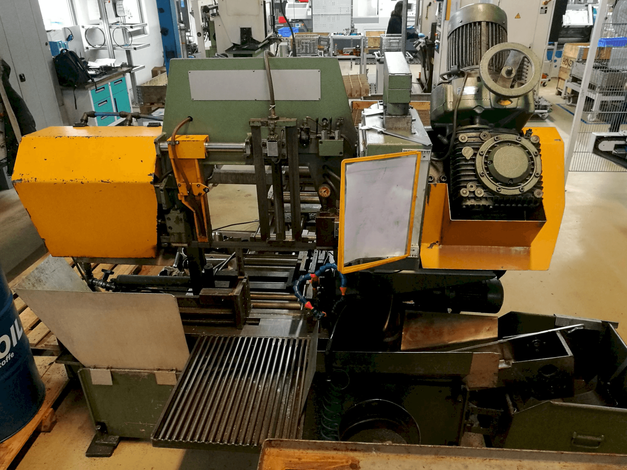 Vista frontale della macchina MEBA 340A