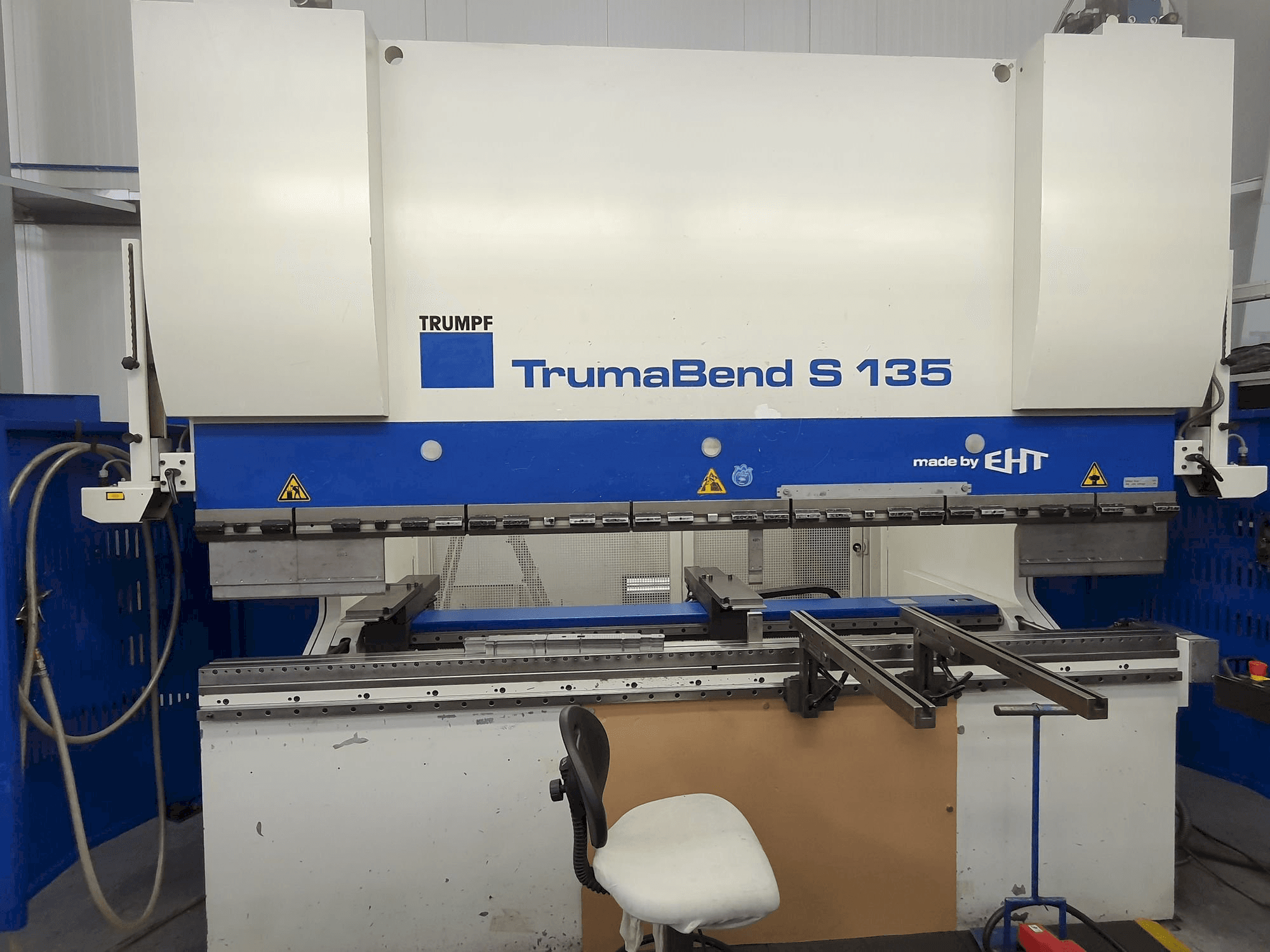 Vista frontale della macchina Trumpf TrumaBend S135