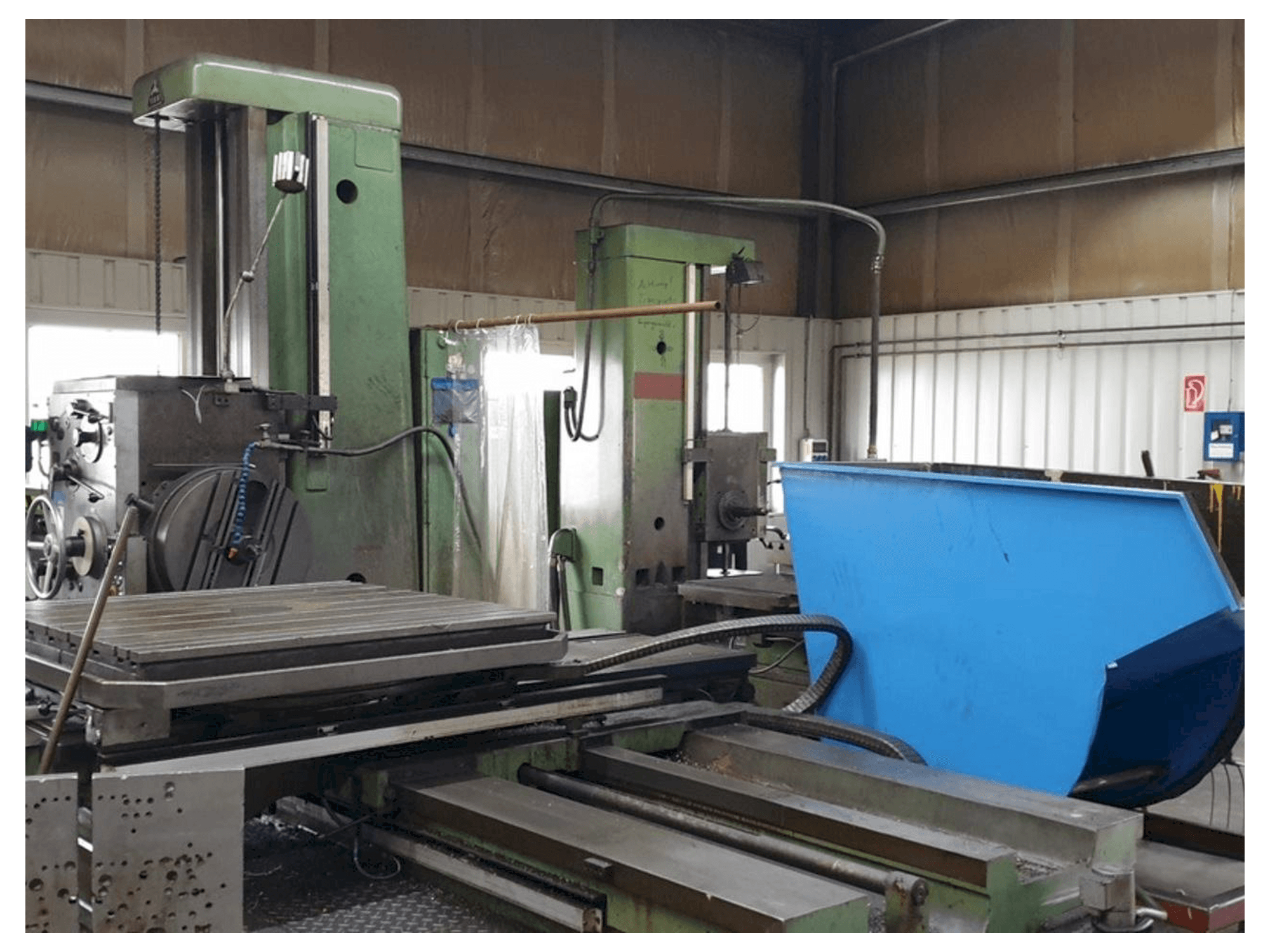 Vista frontale della macchina TOS W 100 A