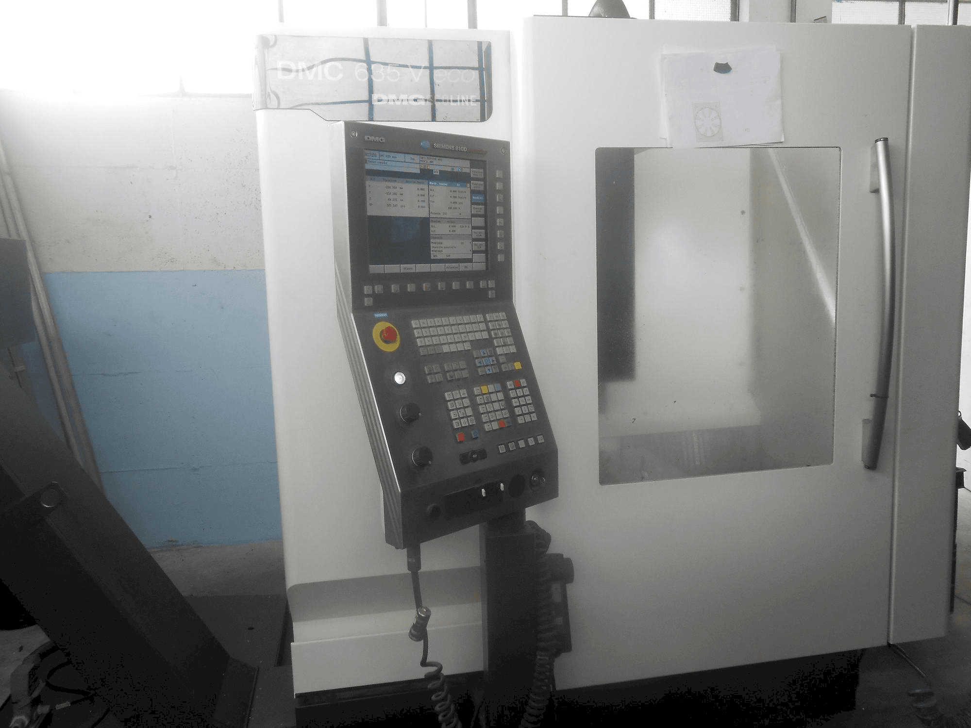 Vista frontale della macchina DECKEL MAHO DMC 635V