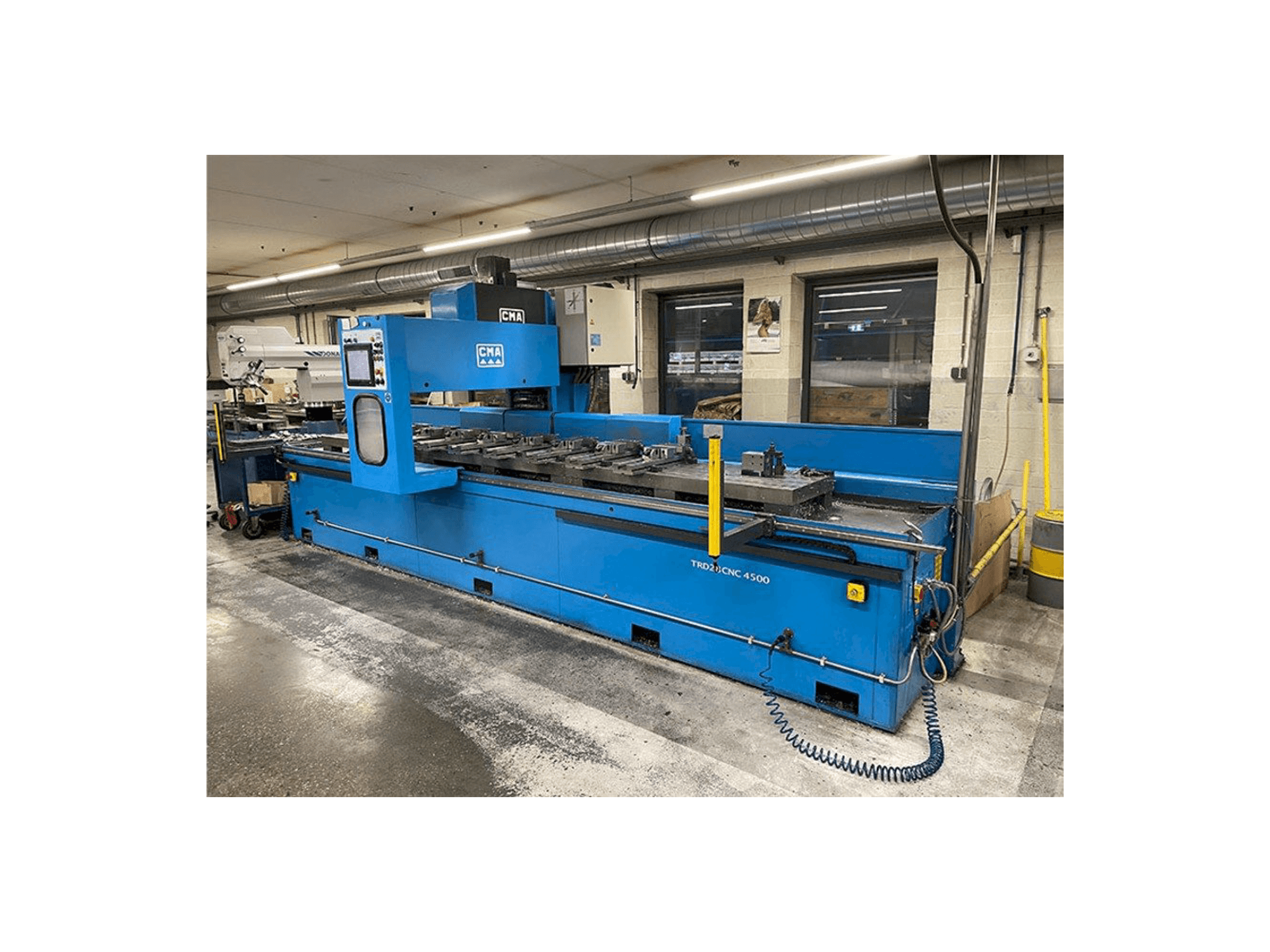 Vista frontale della macchina CMA TRD28CNC 4500