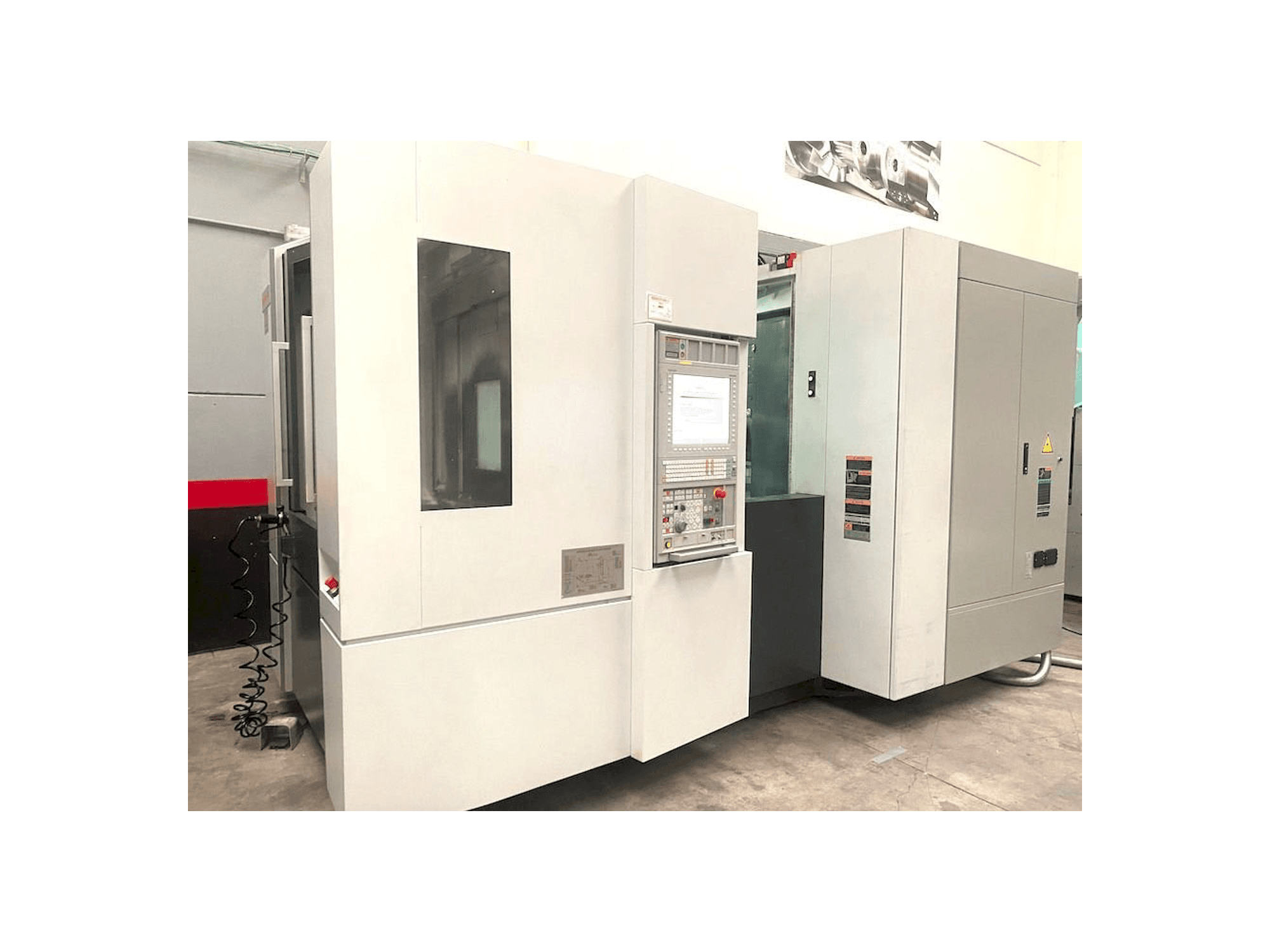 Vista frontale della macchina MORI SEIKI NH 5000 DCG