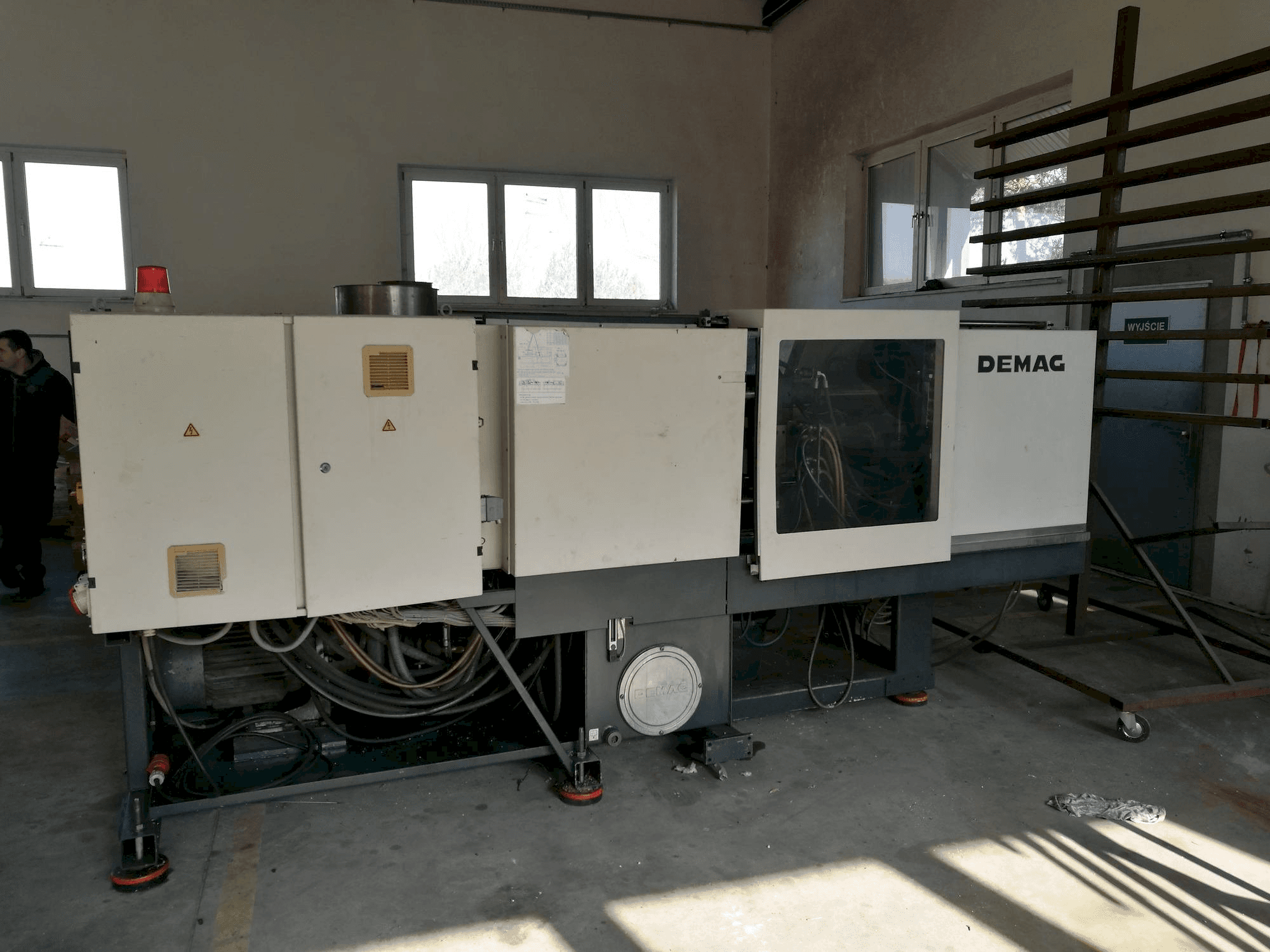Vista frontale della macchina DEMAG ERGOtech - compact 800-310