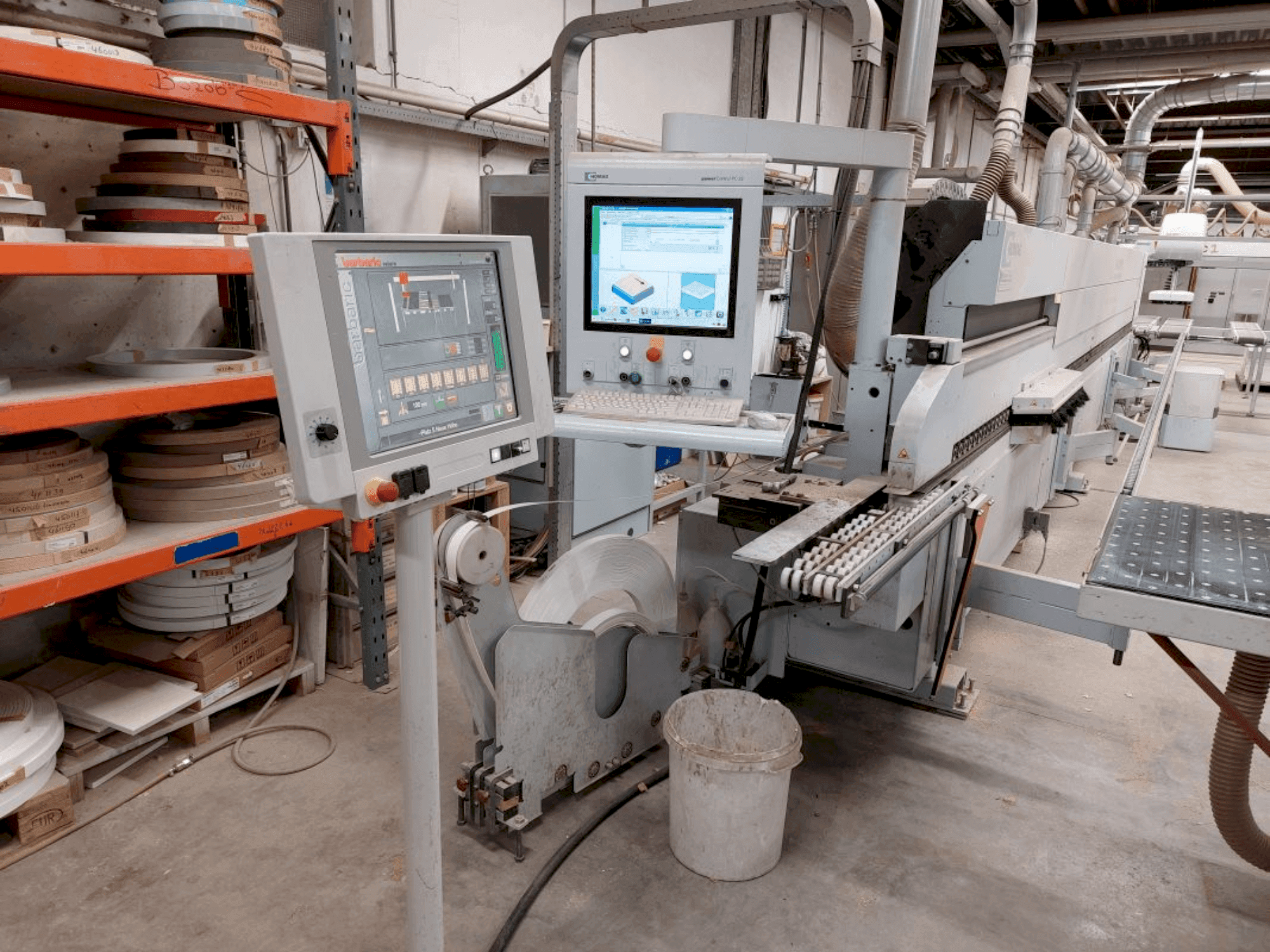 Vista frontale della macchina HOMAG KAL 330/9/A6/L