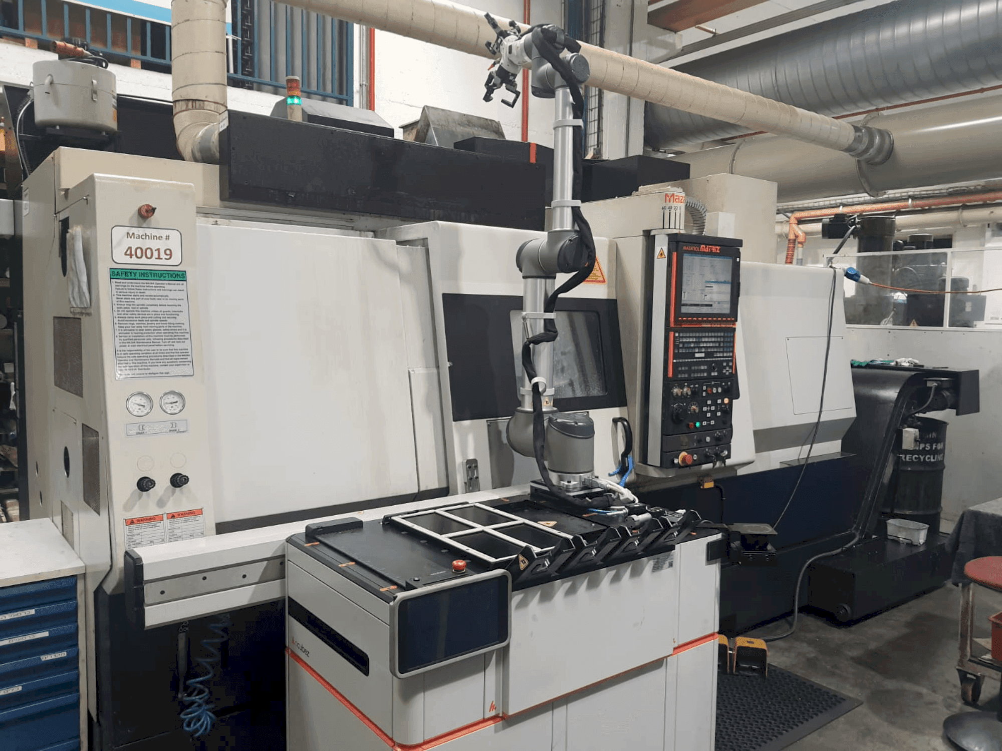 Vista frontale della macchina Mazak INTEGREX 200-IV ST