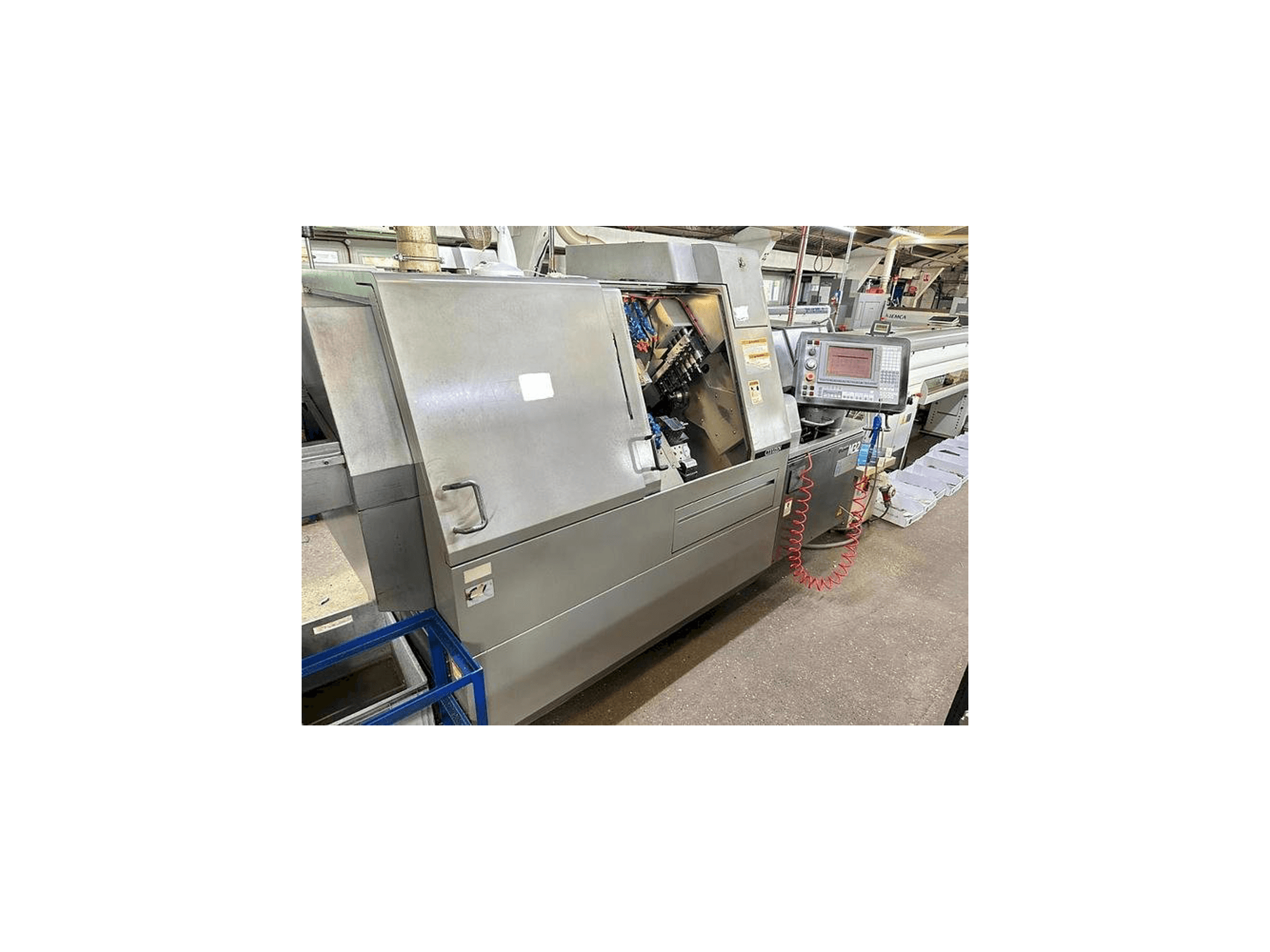 Vista frontale della macchina Citizen M32 III