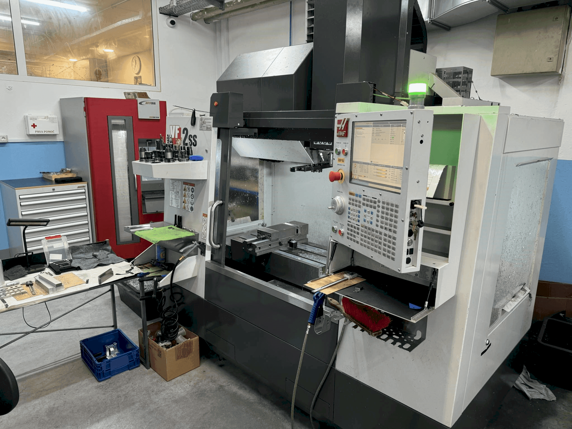 Vista frontale della macchina HAAS VF-2SS