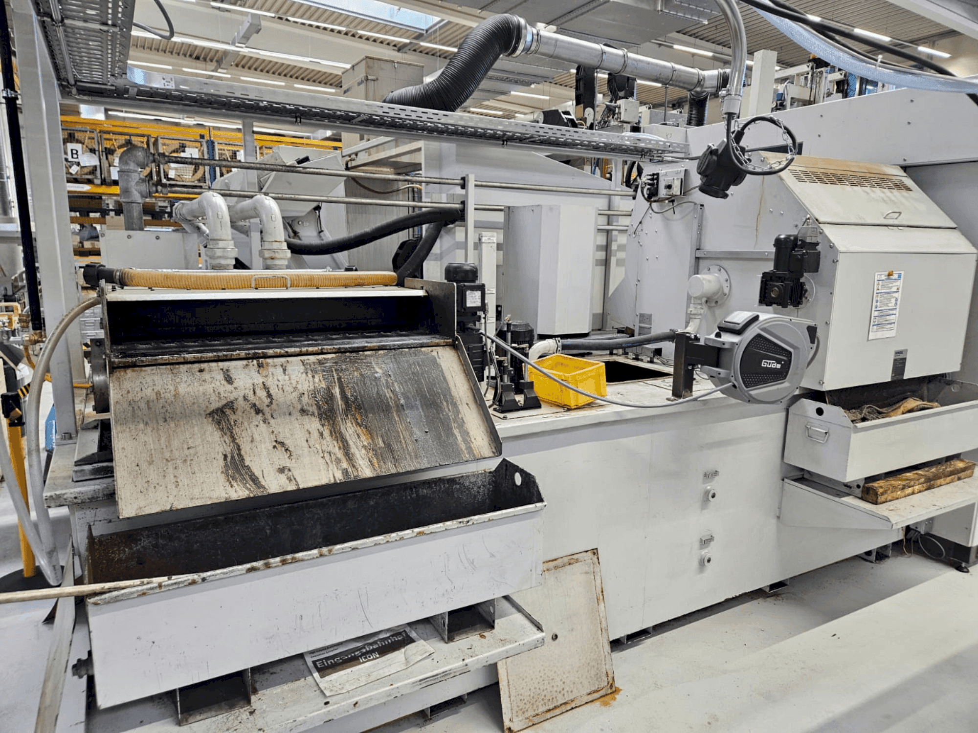 Vista frontale della macchina ICON 6-250