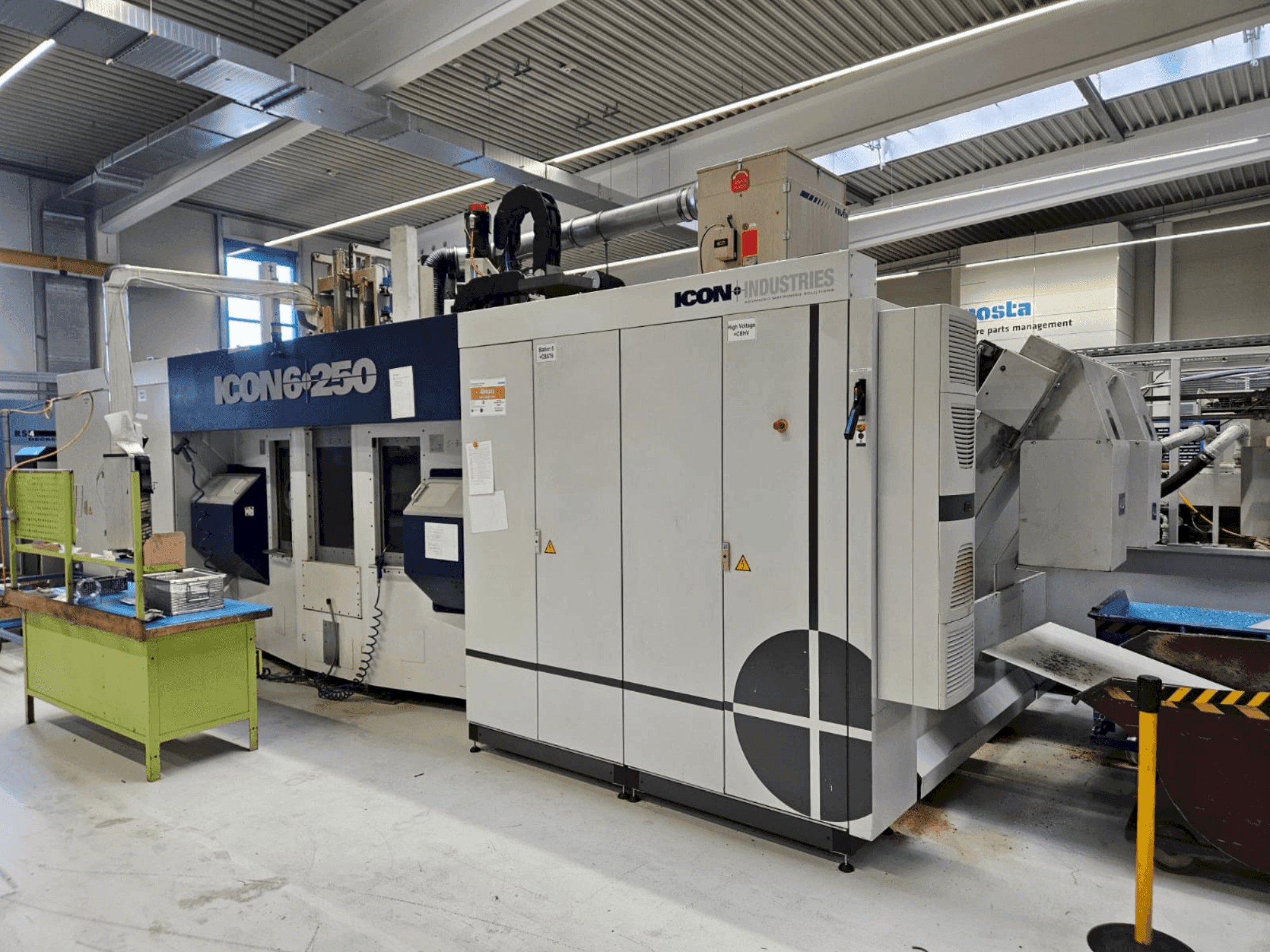 Vista laterale della macchina ICON 6-250