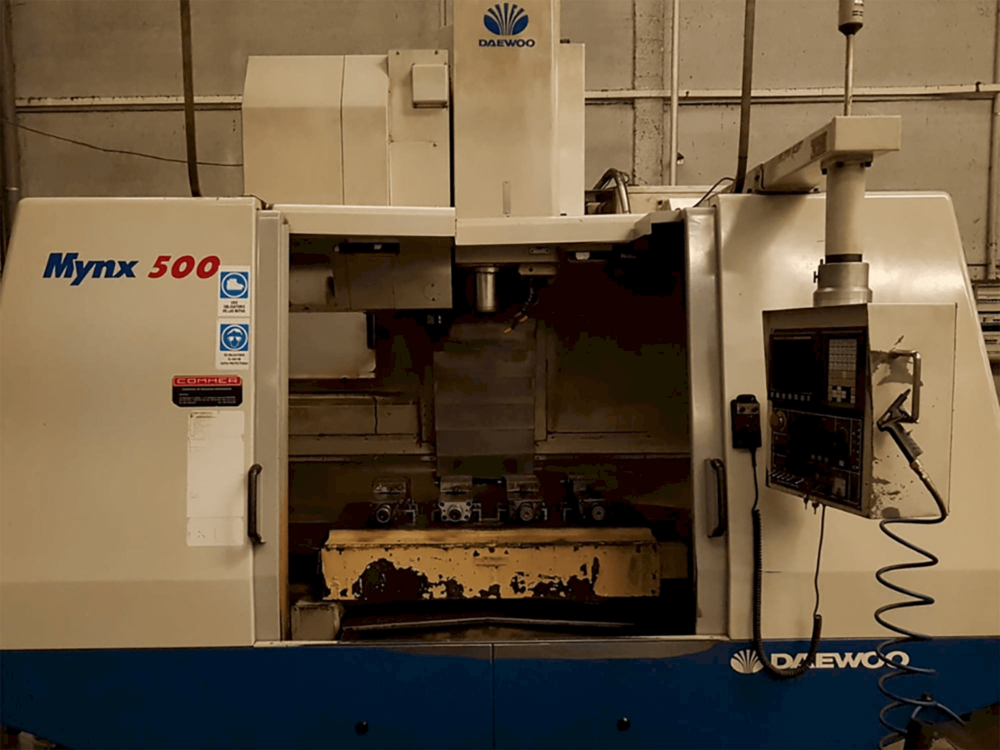 Vista frontale della macchina DAEWOO MYNX 500