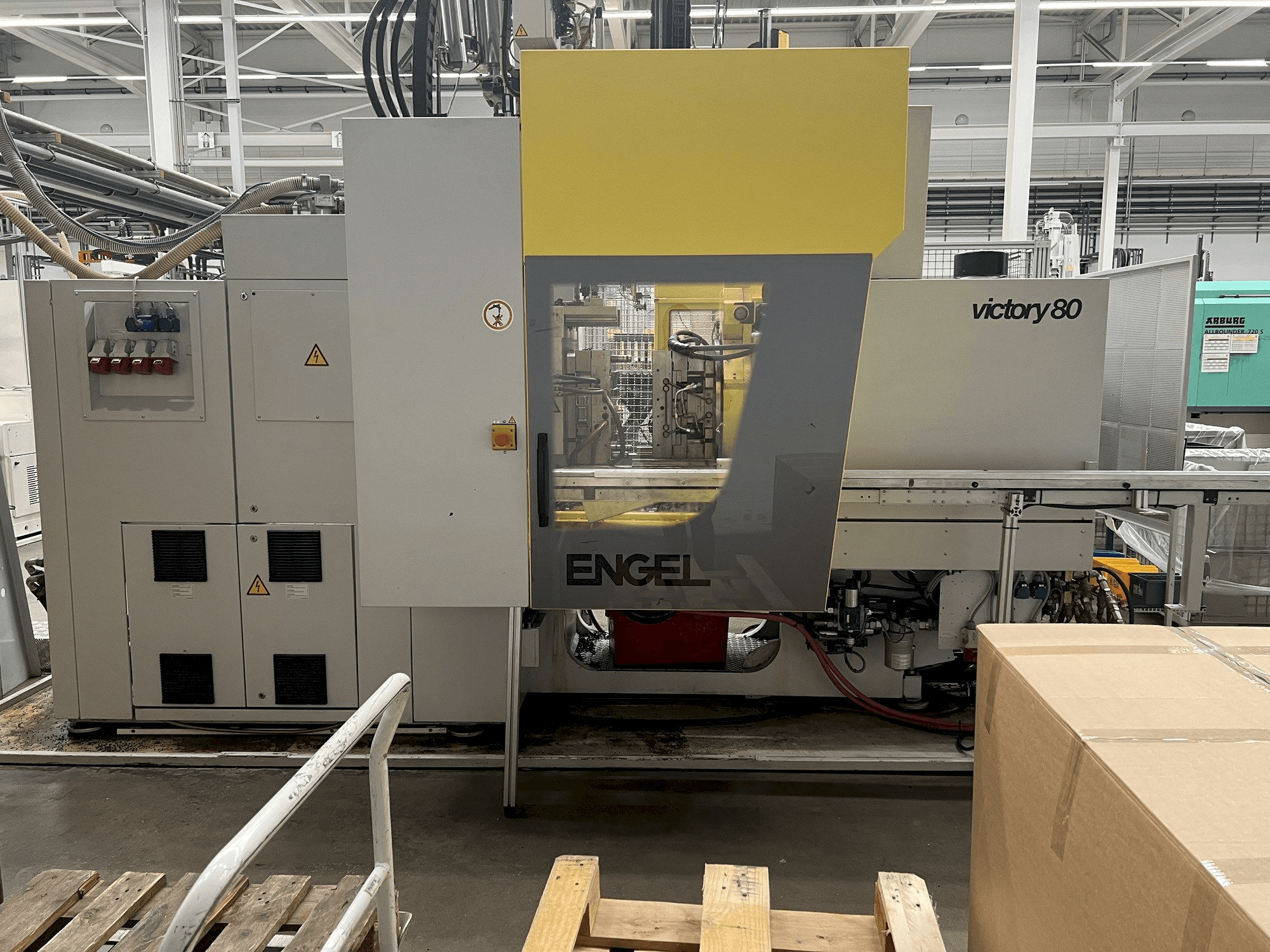 Vista frontale della macchina Engel VC 330H/80V/80CO