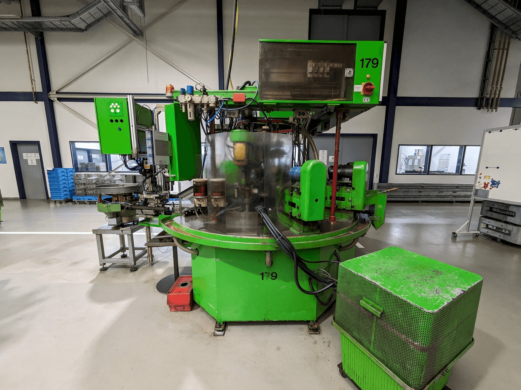 Vista frontale della macchina SIHN Ring piece