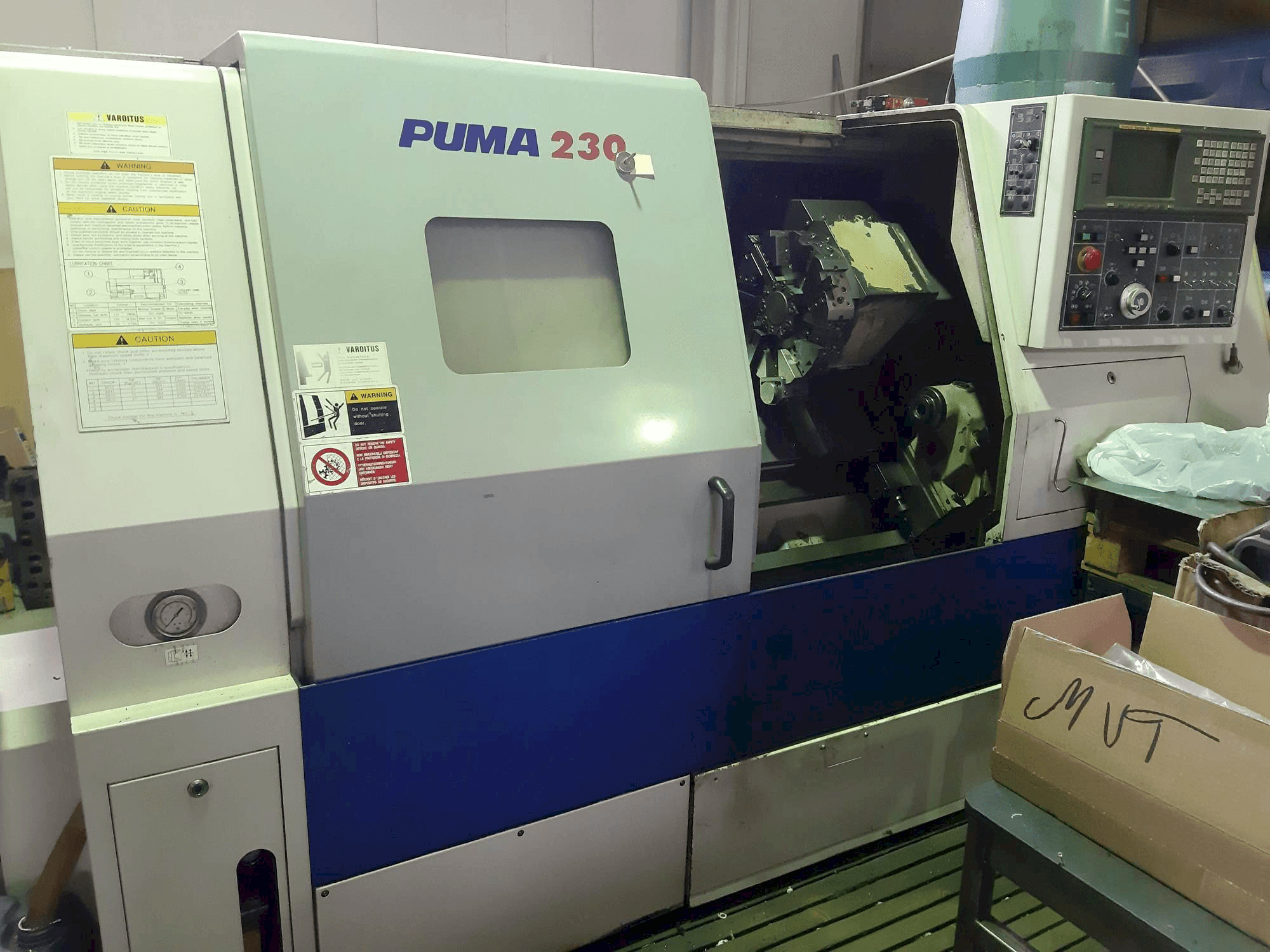 Vista frontale della macchina DAEWOO PUMA 230