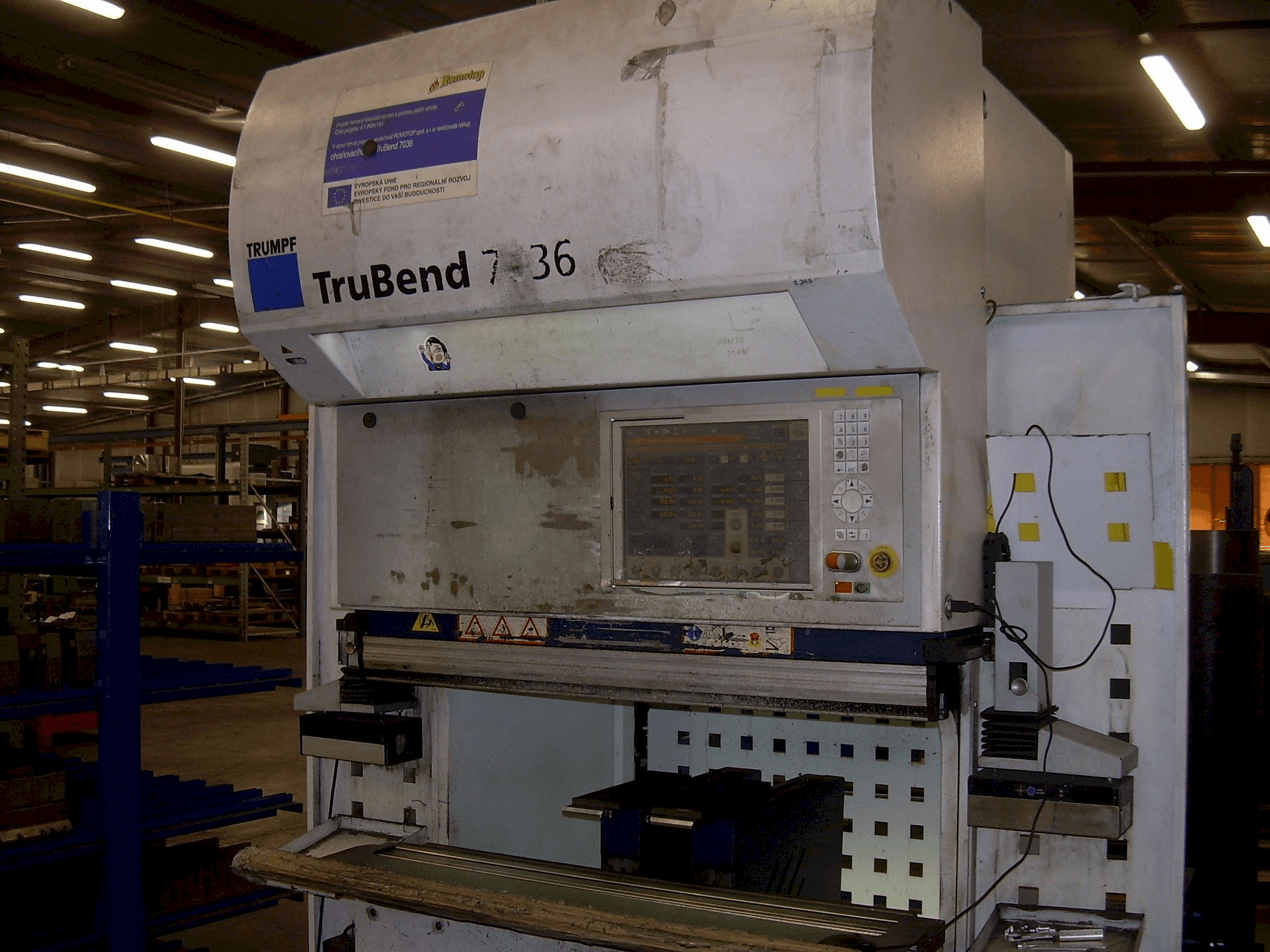 Vista frontale della macchina TRUMPF TruBend 7036