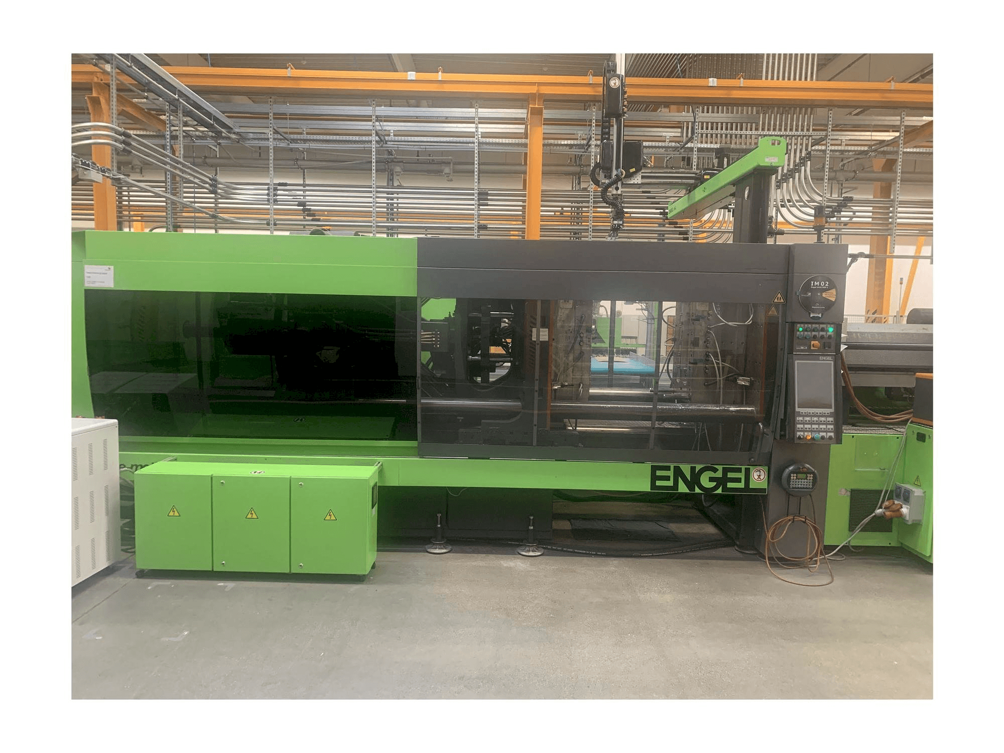 Vista frontale della macchina Engel e-motion 5440/500 T